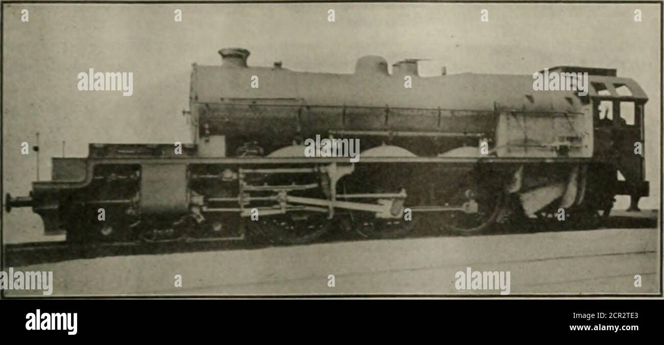 . Ingegneria ferroviaria e locomotiva : una rivista pratica di energia elettrica e materiale rotabile ferroviario. 4 tonnellate poggiano sulle ruote accoppiate. Thetender ha una capacità di 5,280 galloni di acqua e 7 tonnellate di carbone. La potenza trac-tiva esercitata da questi ma enorme - dicembre, 1910. INGEGNERIA FERROVIARIA E LOCOMOTIVA. 495 denti 15 33.550 lbs., e sviluppano 2,000 h. p. come un massimo. Un nuovo tipo di locomotiva espresso a quattro cilindri per la Ferrovia del Nord della Francia è degno di nota (vedi Fig. 3). Ha una disposizione delle ruote insolita. 4-4-4, i quali 34 ioni 2 cwt. 3 qrs. poggiare sulplaccato Foto Stock