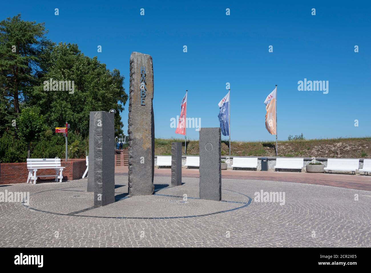 Germania, Meclemburgo-Pomerania occidentale, Isola Ruegen, Ostseebad Baabe, bussola presso l'accesso alla spiaggia Foto Stock