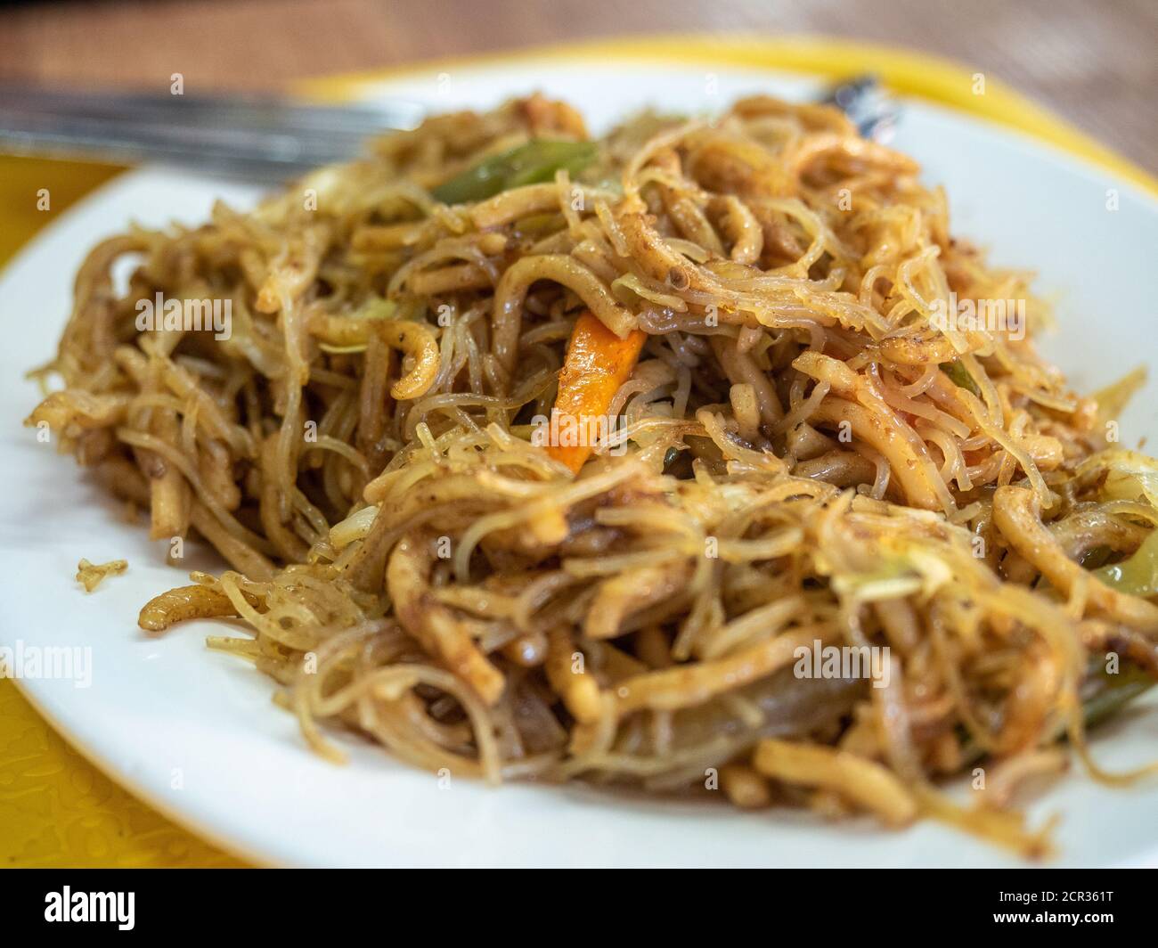 Delizioso cibo di strada asiatico nell'isola filippine di coron PANCIT incluso Foto Stock