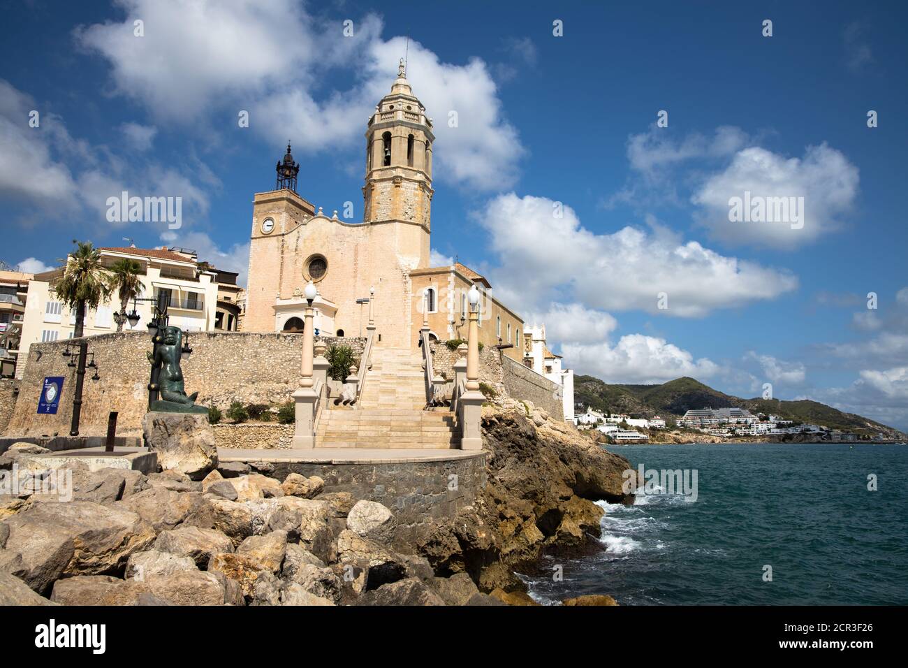 La chiesa de Sant Bartomeu y Santa Tecla a Sitges, Garraf, Cataluña, España Foto Stock