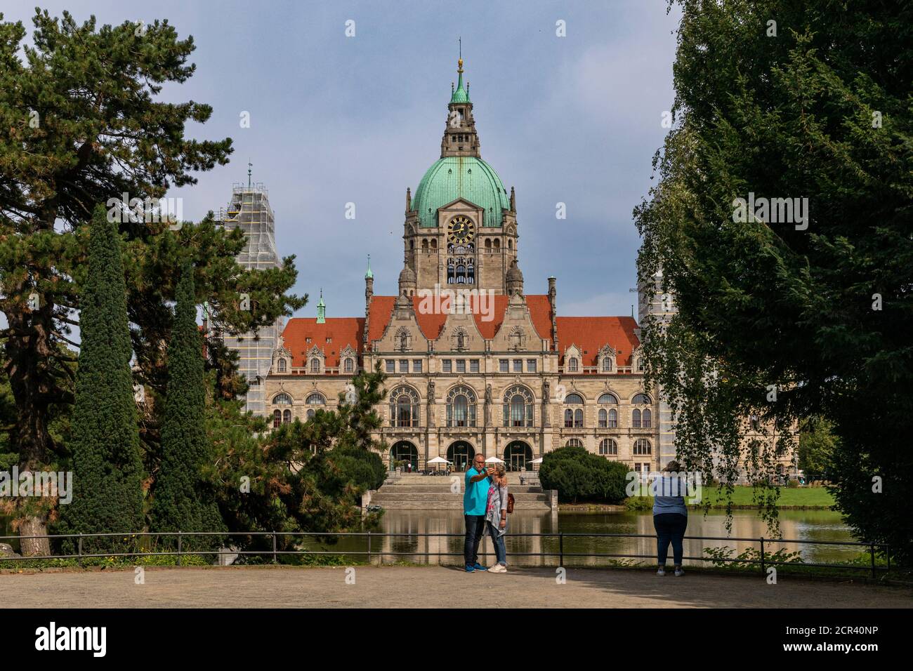 Il nuovo municipio di Hannover è un importante edificio e un punto di riferimento per la città bassa di Sanonian. I parchi circostanti sono un luogo popolare per le passeggiate domenicali. Foto Stock