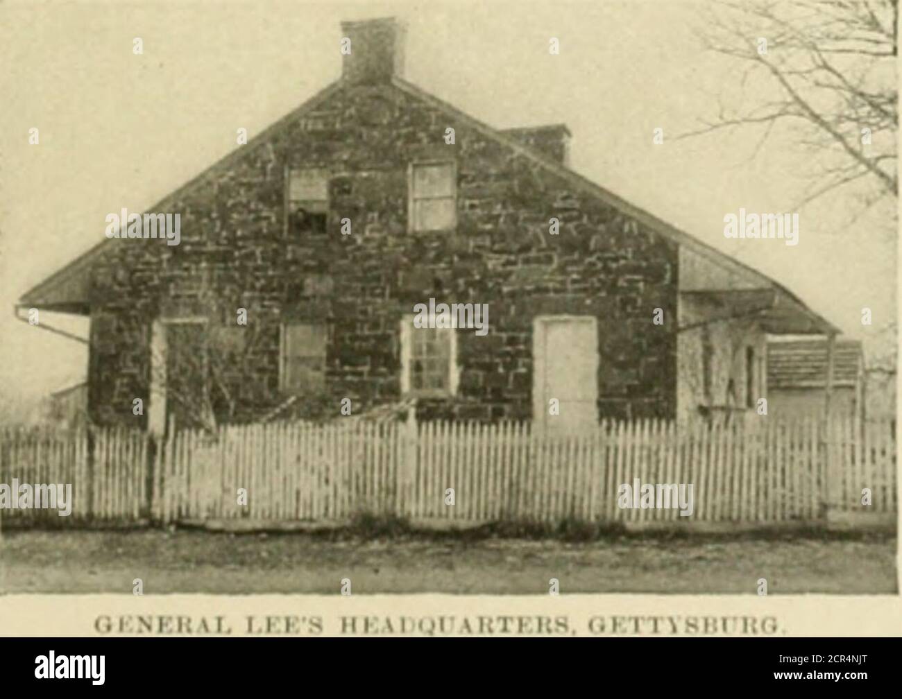 . Libro del blu reale . per i morti sconosciuti. Il numero di corpi qui intersecati è 3,564, di cui 994 non sono stati identificati. Vicino all'entranceto il cemeter) è una statua bronzea di ma-jor-Gen. John F. Reynolds, che è stato killedin i primi giorni di lotta. Di fronte al ceme-tery un osservatorio alto sessanta piedi è stato gotta, reumatismi, dispepsia e affectionsdei reni. Il Springs Hotel ac-ospita i pazienti che ricorrono in estate per il trattamento. Gettysburg è facilmente raggiungibile dai punti di accesso sulla Baltimore & Ohio Railroadin connessione con la Western M:irl.-milRailroad Foto Stock