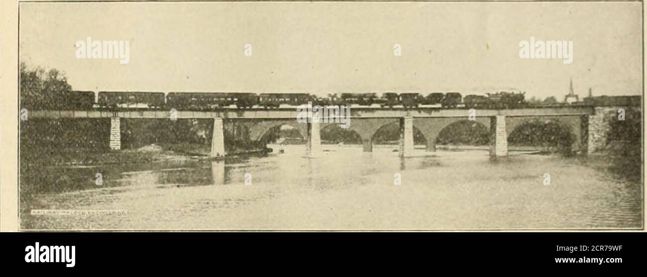 . Ingegneria ferroviaria e locomotiva: Una rivista pratica di energia motrice ferroviaria e materiale rotabile. Adhc-.sion, E l'aderenza dipende dal peso sui conducenti e dallo staticoinfliggere attrito tra le rotaie e le rotaie, come nel caso della ruota a cui sono stati applicati i freni.quando si effettua un arresto, ciascuna ruota può essere ritardata fino al limite di attrito tra la ruota a particolati e la rotaia. Supponendo che il coefficiente statico di attrito sia più grande per tutte le ruote del treno, la potenza di riallaratura può essere proporzionale al peso dell'intero treno, mentre thea Foto Stock