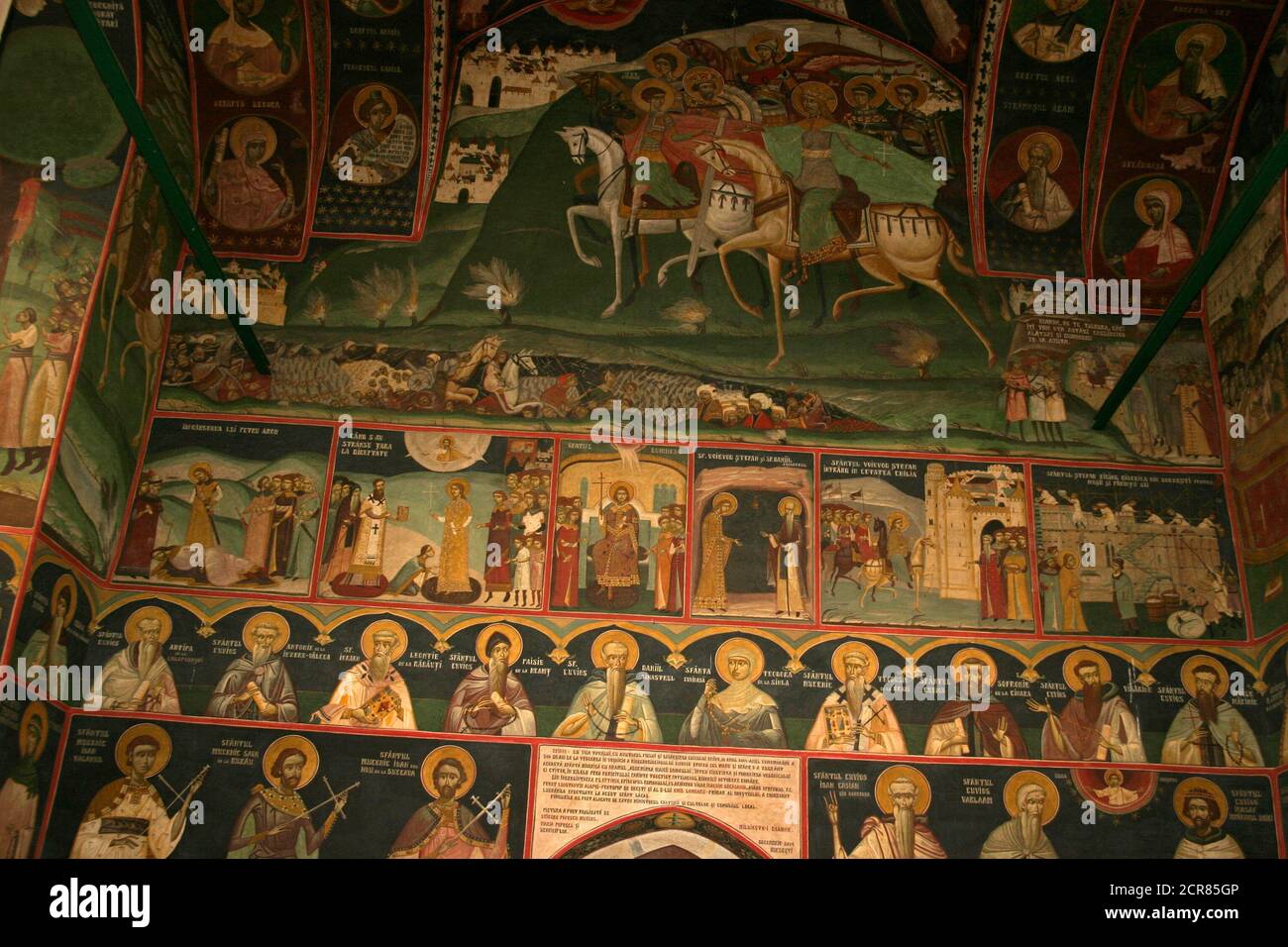 Chiesa ortodossa di Borzești Onești, Bacău, Romania. Parete interna coperta da affreschi raffiguranti il Principe Stefano il Grande e santi locali. Foto Stock