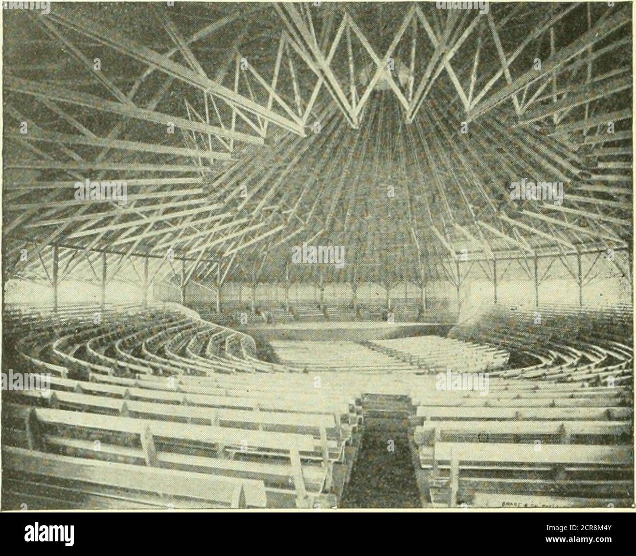 . Libro del blu reale . 12 ALLEGHANY MOUNTAIN RESORTS. AUDITORIUM, MOUNTAIN LAKE PARK è stato molto popolare tra gli stati di Mary-Land, Pennsylvania, West Virginia e Ohio, e ogni estate ci sono giorni a pezzi per intrattenimenti speciali, quando attali tassi di escursione sono chiamati a coprire un territorio piuttosto contiguo, e eachexcursion è fortemente patronized. Il mare-figlio apre il 1 giugno, e da quel tempo durante tutta l'estate Mountain LakePark diventa un insieme di benessere e di riposo, con i vantaggi di scuola andlyceum. Il parco si trova sulla linea principale della Baltimora & Ohio Railroad, A. Foto Stock