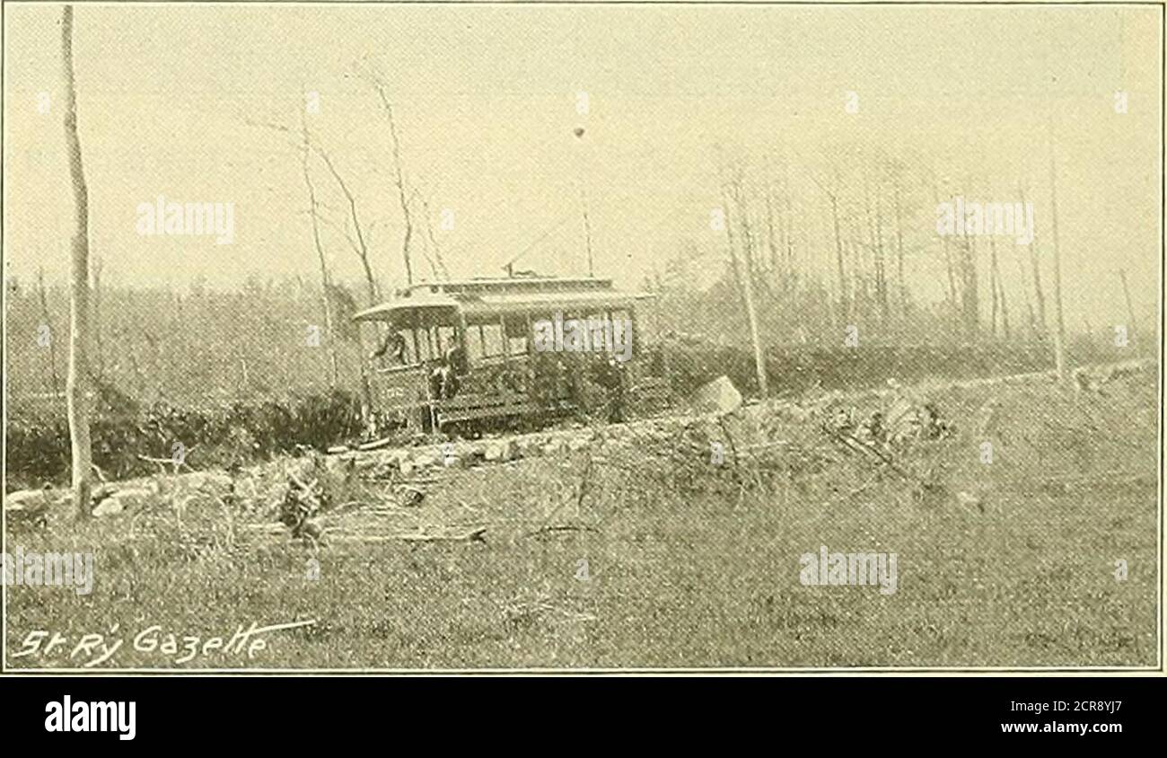 . Gazzetta ferroviaria elettrica. Numero di passeggeri. In tutte le curve le guide di protezione di altezza e resistenza extra sono pro-vided. Sono costituiti da 45-libbra di rotaie del tram piatte impostato oedge e imbullonato ai nastri della guida T, Fig 5. Sono rinforzati sul lato interno da grandi blocchi di legno imbullonati alle cravatte. È già stata menzionata la disposizione che è stata prevista per frenare le vaschette. Il traffico su questa linea è estremamente pesante durante i mesi estivi. Throngsof persone sono trasportati da Newark e Jersey City alla linea Eagle Rock dal Consolidated Traction Companyof New Jersey. Il ramo di Bloomfield, che è Foto Stock
