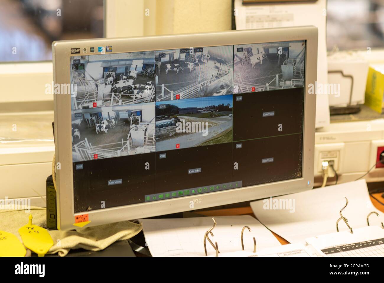 Schermo del computer in una cappottatura digitalizzata Foto Stock