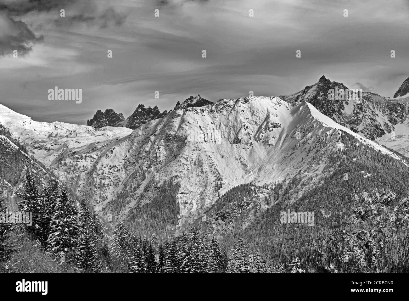 Francia, alta Savoia, Alpi, Aiguilles de Chamonix e Aiguille du Midi Foto Stock