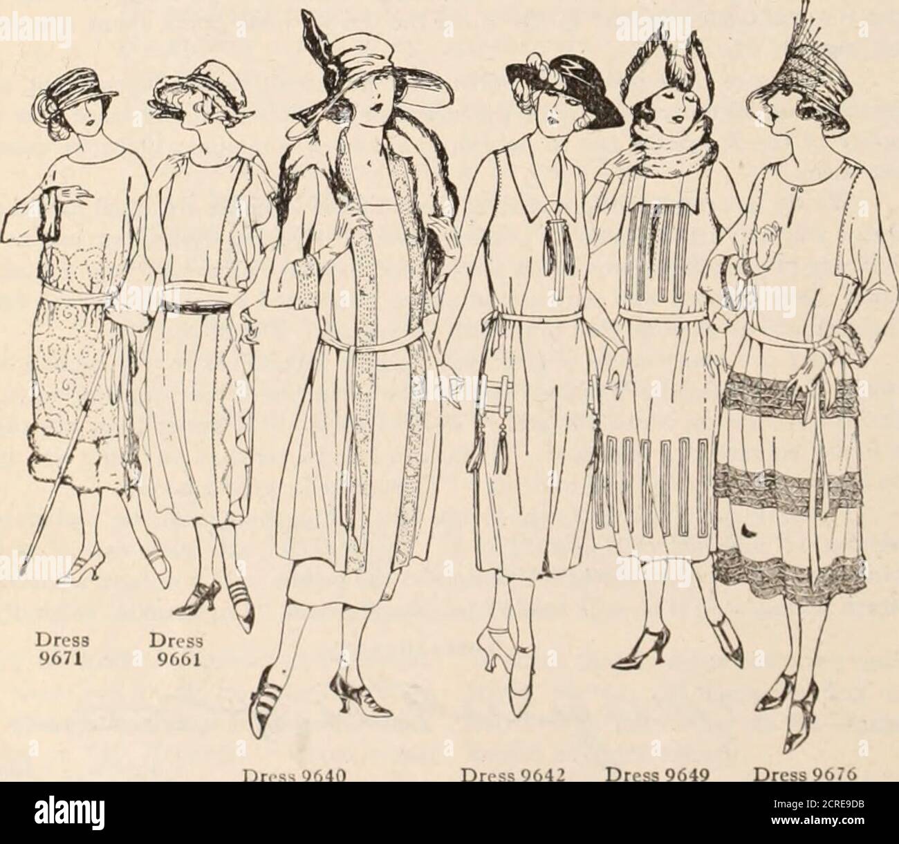 . Rivista dei dipendenti di Baltimora e Ohio . 9407 le varie forme di drappeggi con-tinta grembiule da presentare prominentemente e theyare tutto attraente. Nulla è più bello su una semplice rana di crepe de chine o di tunica grembiule satinato, puntata al bordo inferiore e posata in trecce di fisarmoniche. Un modello grigio insoft ha tasche aggiunte alla tunica, nonostante le sue trecce e le tasche come il collare teround e le maniche svasate, sono delineati 9454 B-1.2377. Dress9671 9450 Dress 9640 Dress 9642 Dress 9649 35 centesimi per ciascuno dei numeri sopra indicati con un semplice ricamo-punto. La cintura di auto-materiale, arran Foto Stock