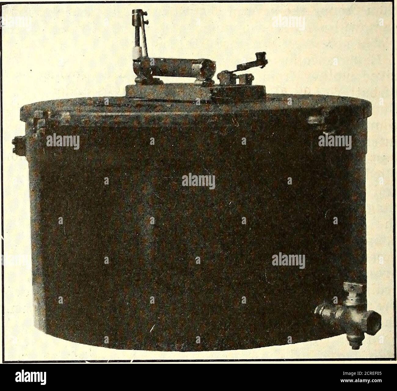 . Giornale ferroviario elettrico . DISPOSITIVO DI ARRESTO PER CELLE IN ALLUMINIO PER INTERNI della Westinghouse Electric & Manufacturing COM-pany. Il dispositivo di arresto di tipo A mostrato qui è progettato per il funzionamento in corrente continua per tensioni fino a 2450 e. Foto Stock