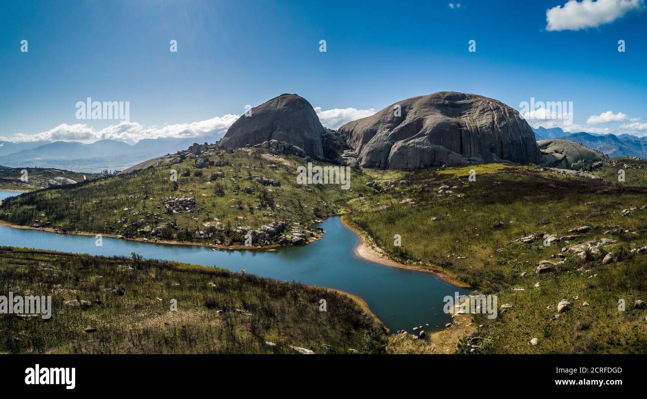 Aereo - Diga con imponente monolite di granito del Monte Paarl in background Foto Stock