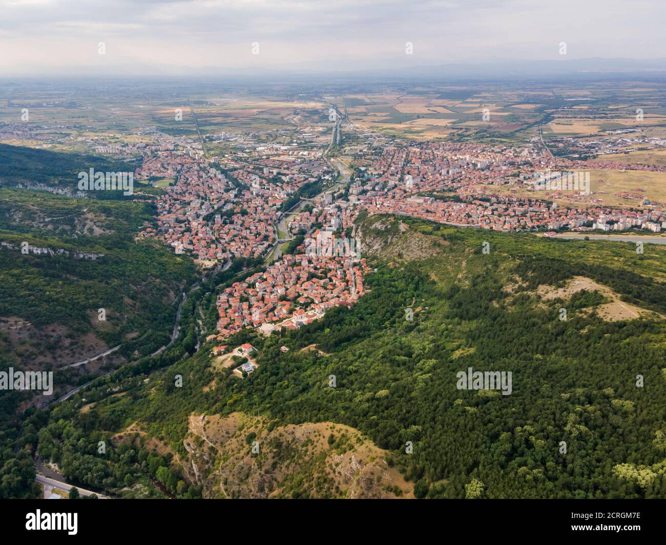 Veduta aerea della città di Asenovgrad, Regione di Plovdiv, Bulgaria Foto Stock
