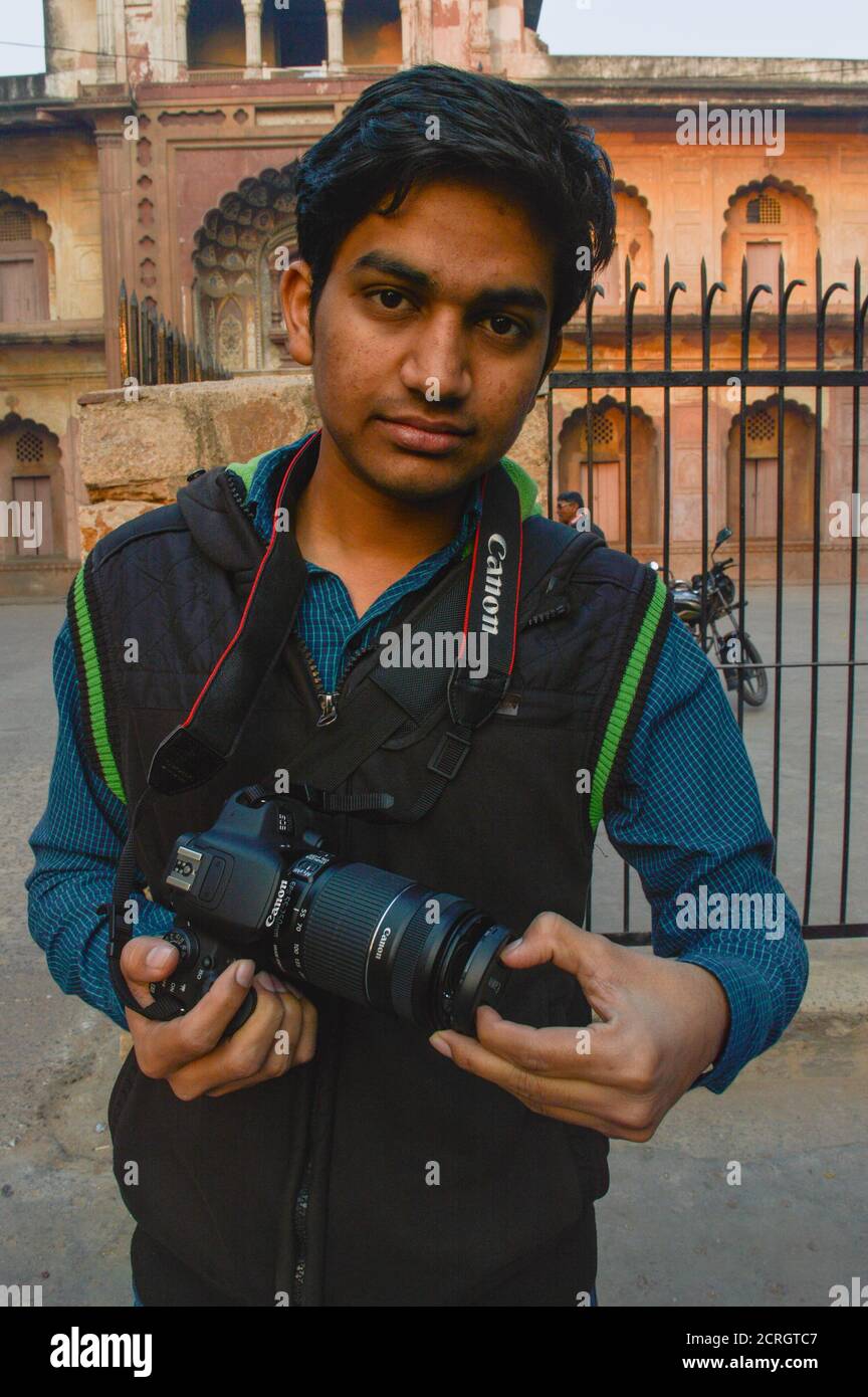 Un ritratto di studente al mattino spara fuori della tomba di safderjung. Foto Stock