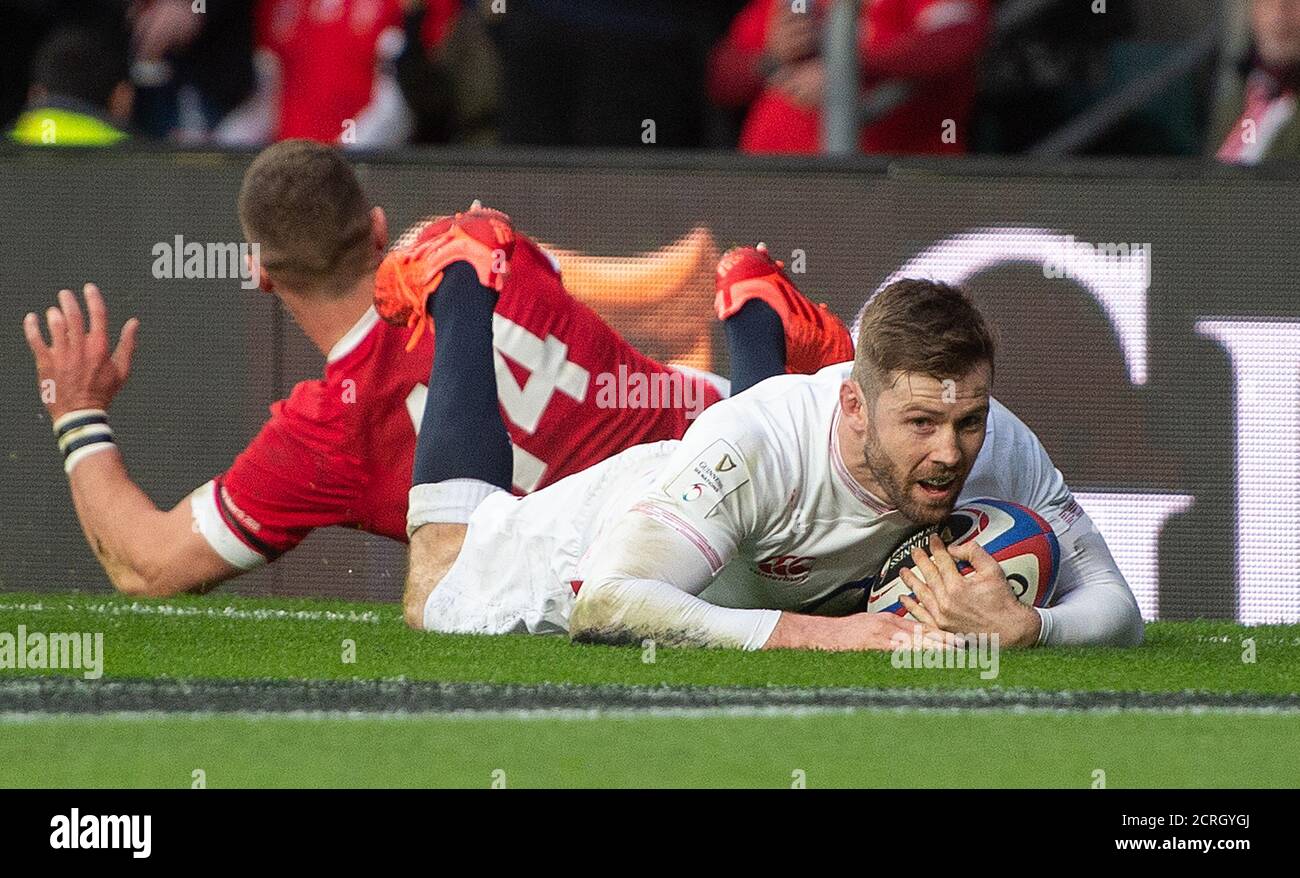 L'inglese Elliot Daly fa un tentativo. PHOTO CREDIT : © MARK PAIN / ALAMY STOCK PHOTO Foto Stock