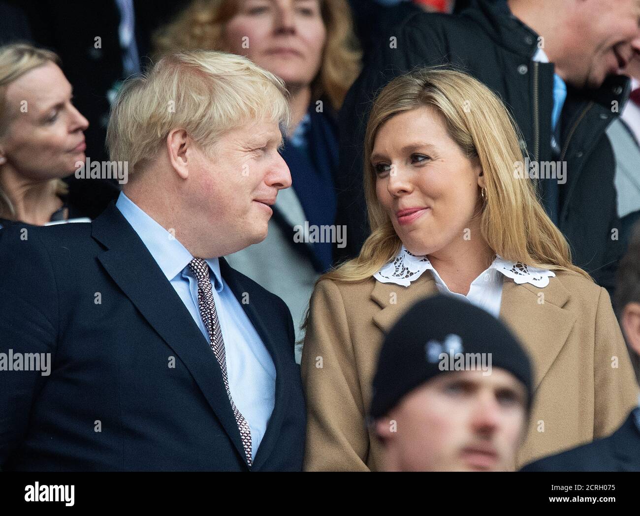Primo Ministro Boris Johnson e Fiance Carrie Symonds a Twickenham. Inghilterra / Galles. 7/3/2020. PHOTO CREDIT : © MARK PAIN / ALAMY STOCK PHOTO Foto Stock