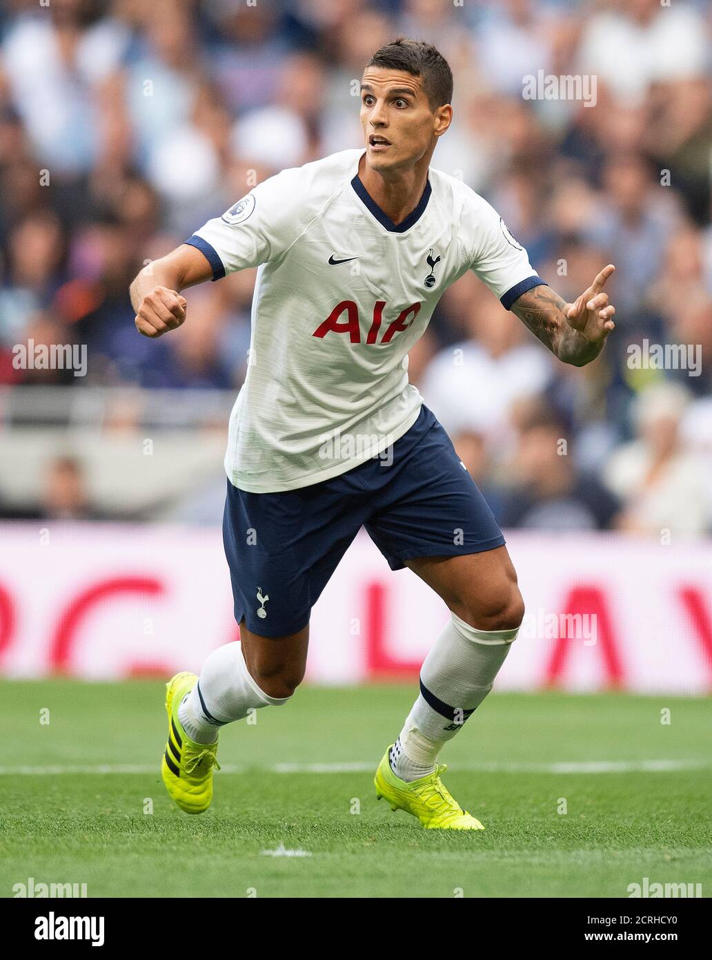 Tottenham Hotspurs Erik lamela and Aston Villas John McGinn. PHOTO CREDIT : © MARK PAIN / ALAMY STOCK PHOTO Foto Stock