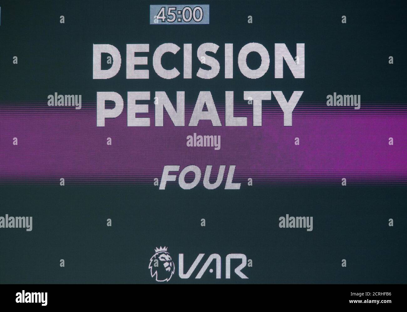 IL VAR assegna una penalità di 45 minuti agli speroni. PHOTO CREDIT : © MARK PAIN / ALAMY STOCK PHOTO Foto Stock