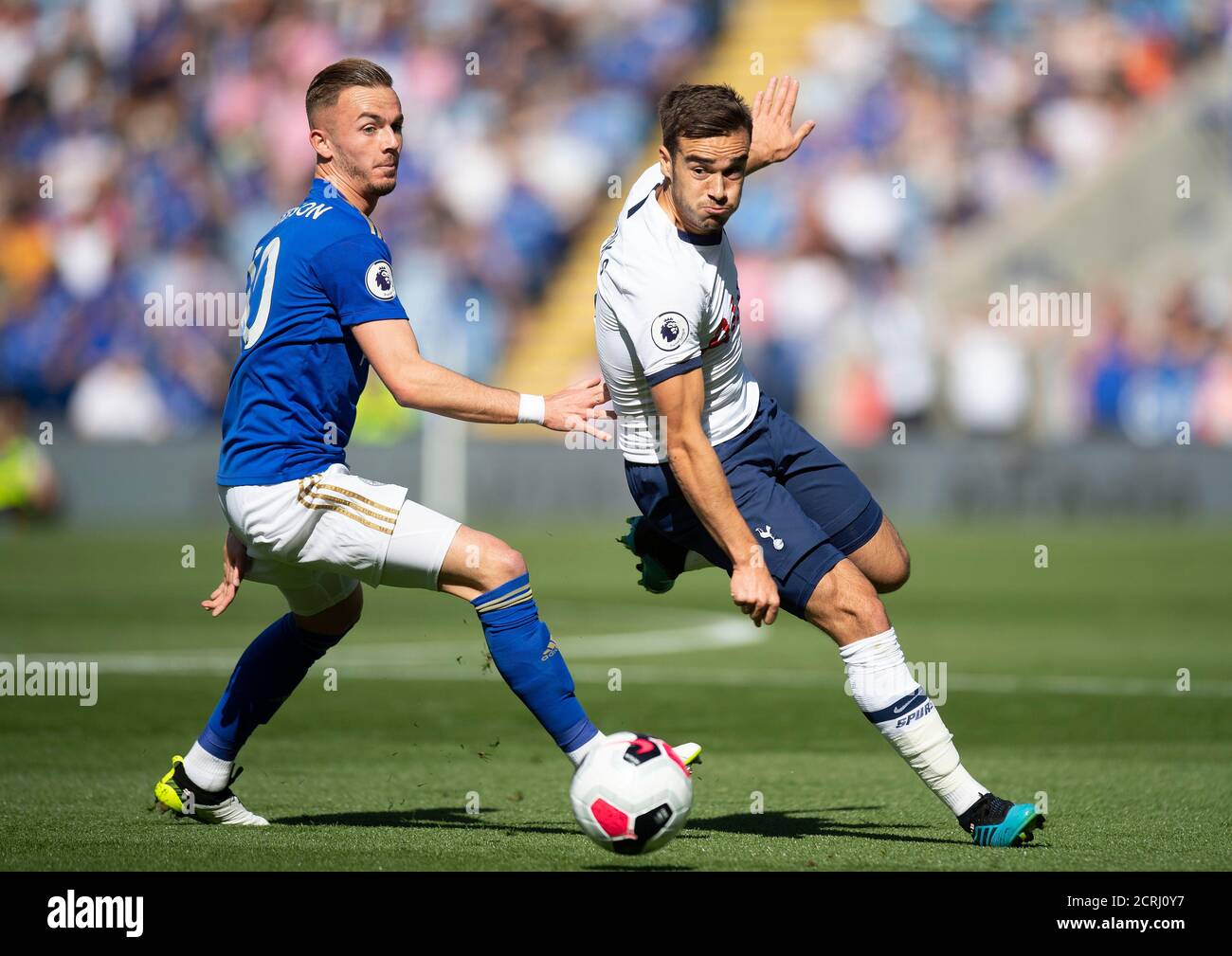 Harry Winks di Tottenham Hotspurs combatte a metà campo con James Maddison. PHOTO CREDIT : © MARK PAIN / ALAMY STOCK PHOTO Foto Stock