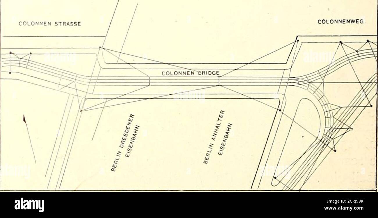 . Il perno ferroviario stradale . cavi di aiuto. Thechange alla trazione elettrica ha reso necessaria la sostituzione del numero di rotaie alarge, come il Larson, Fischerdick.Haarman e 13 cm (5 in.) Phcenix da rotaie di design moremoderno. La guida standard utilizzata è del tipo a trave tipo Fcenixgender alta 160 mm (6| in.), con nastro centrale spesso 11 mm (0.43 in.). Il labbro ha una larghezza di soli 15 mm (0.6 in.) e sulle nuove guide si trova a 3 mm (0.12 in.) sotto la superficie di scorrimento. Il labbro è stato progettato stretto, in modo che i carri che passano sopra la rotaia userebbero tutte le parti di esso ugualmente, e così una formazione di gradino sarebbe impedita. La sectio Foto Stock