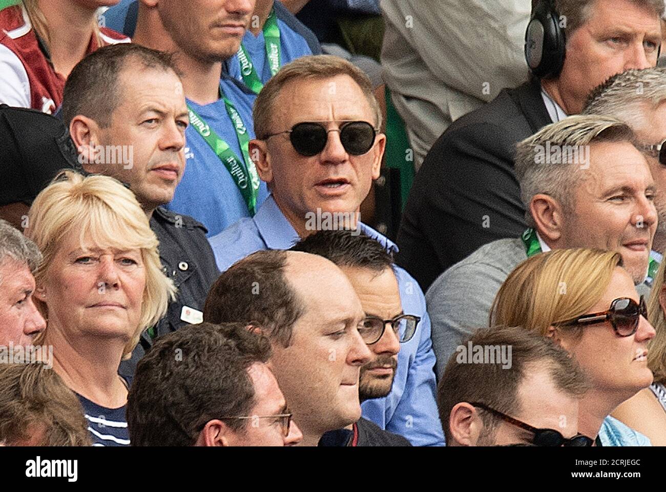 L'attore James Bond Daniel Craig nella folla a Twickenham. ENGLAND V WALES PHOTO CREDIT : © MARK PAIN / ALAMY STOCK PHOTO Foto Stock