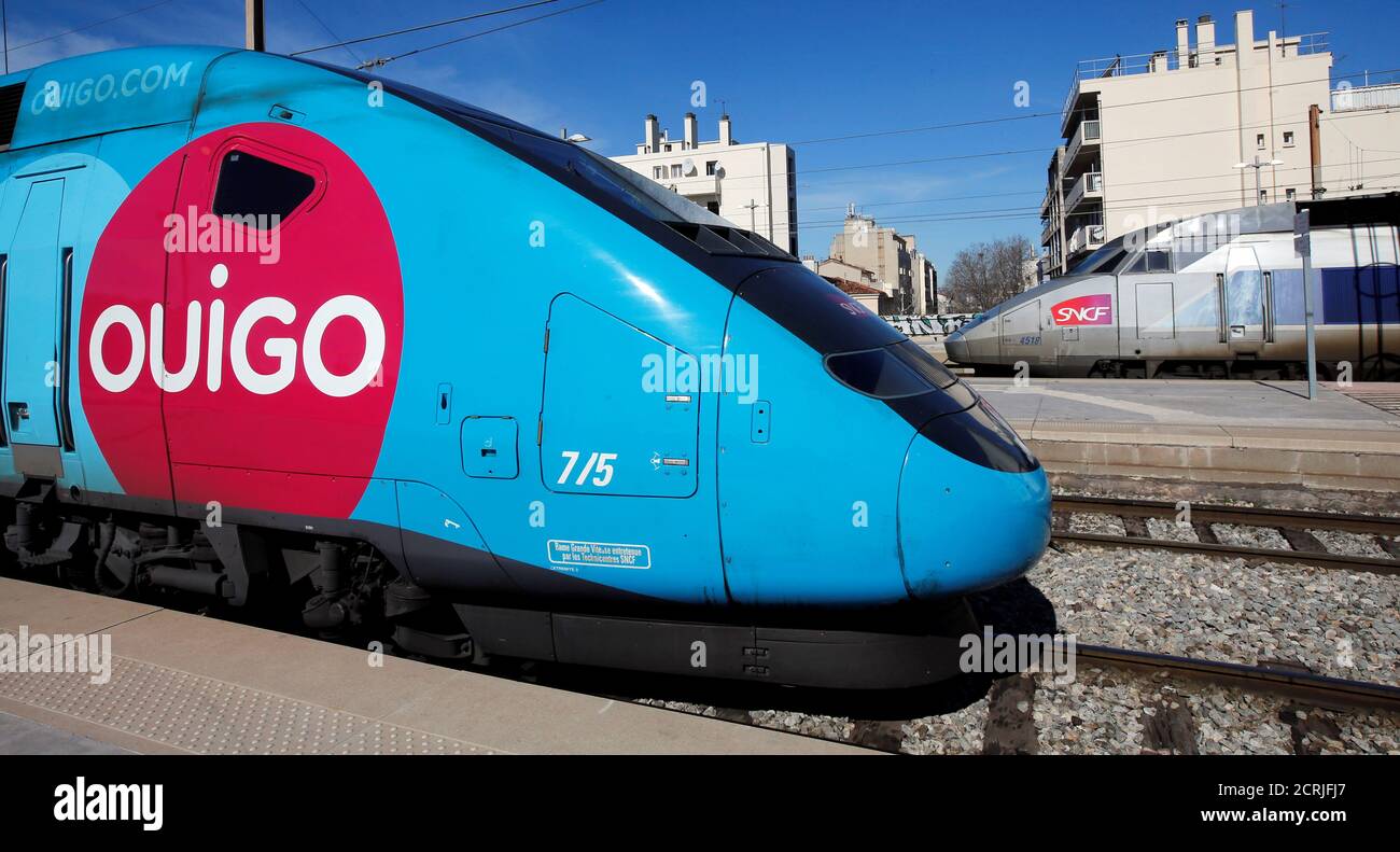 Un treno TGV a basso costo ad alta velocità "Ouigo" lascia la stazione SNCF  della compagnia ferroviaria statale francese a Marsiglia, Francia, il 14  marzo 2018. REUTERS/Jean-Paul Pelissier Foto stock - Alamy