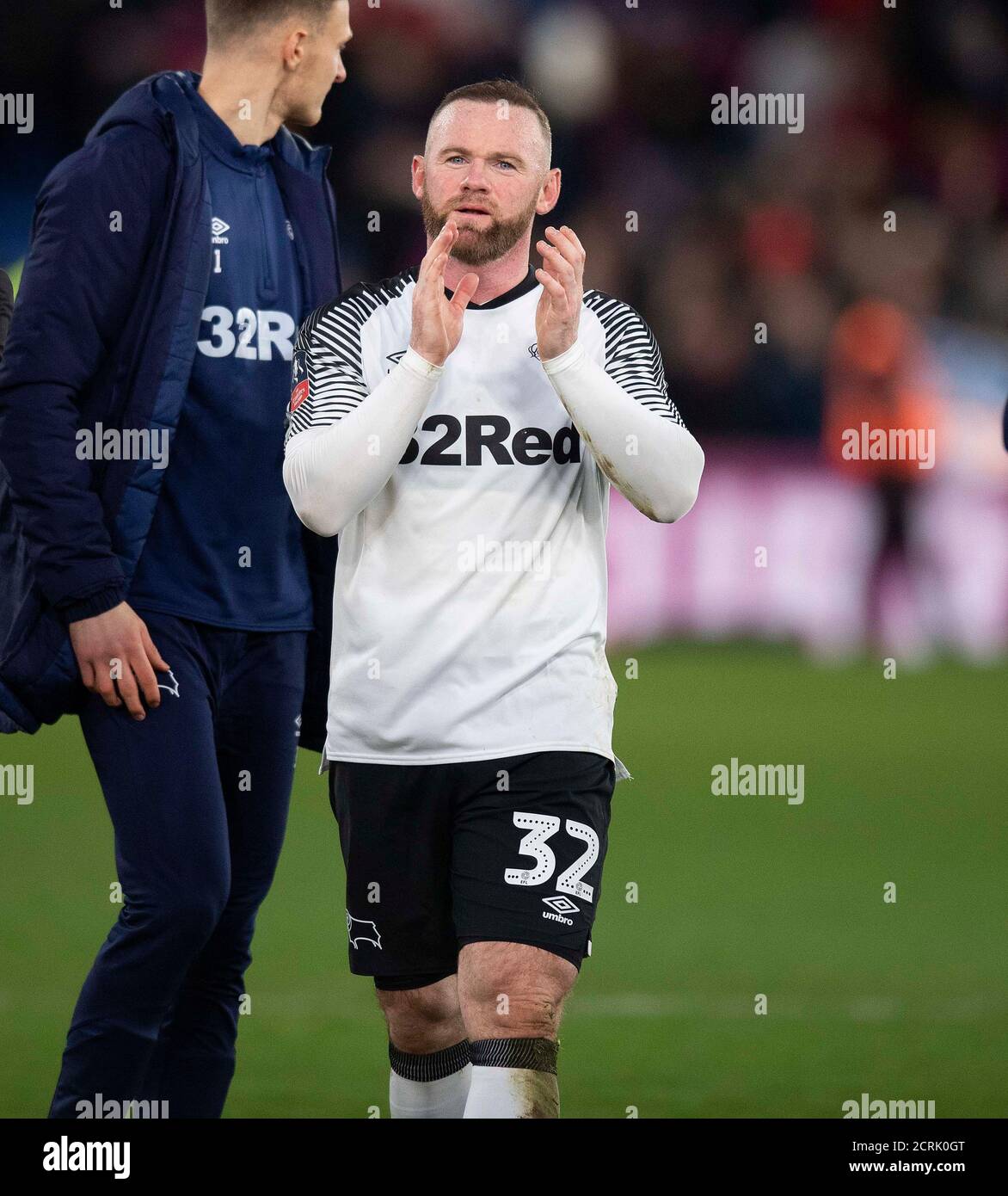 Wayne Rooney della contea di Derby applaude i fan di Derby in viaggio dopo la vittoria al Selhurst Park PHOTO CREDIT : © MARK PAIN / ALAMY STOCK PHOTO Foto Stock