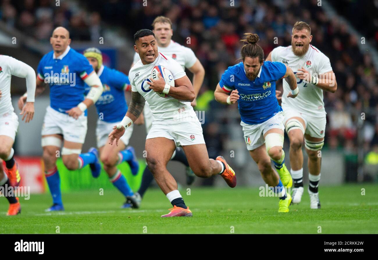 Manu Tuilagi in Inghilterra trova un gap nella difesa italiana e segna una prova DI CREDITO FOTOGRAFICO : © MARK PAIN / ALAMY STOCK FOTO Foto Stock