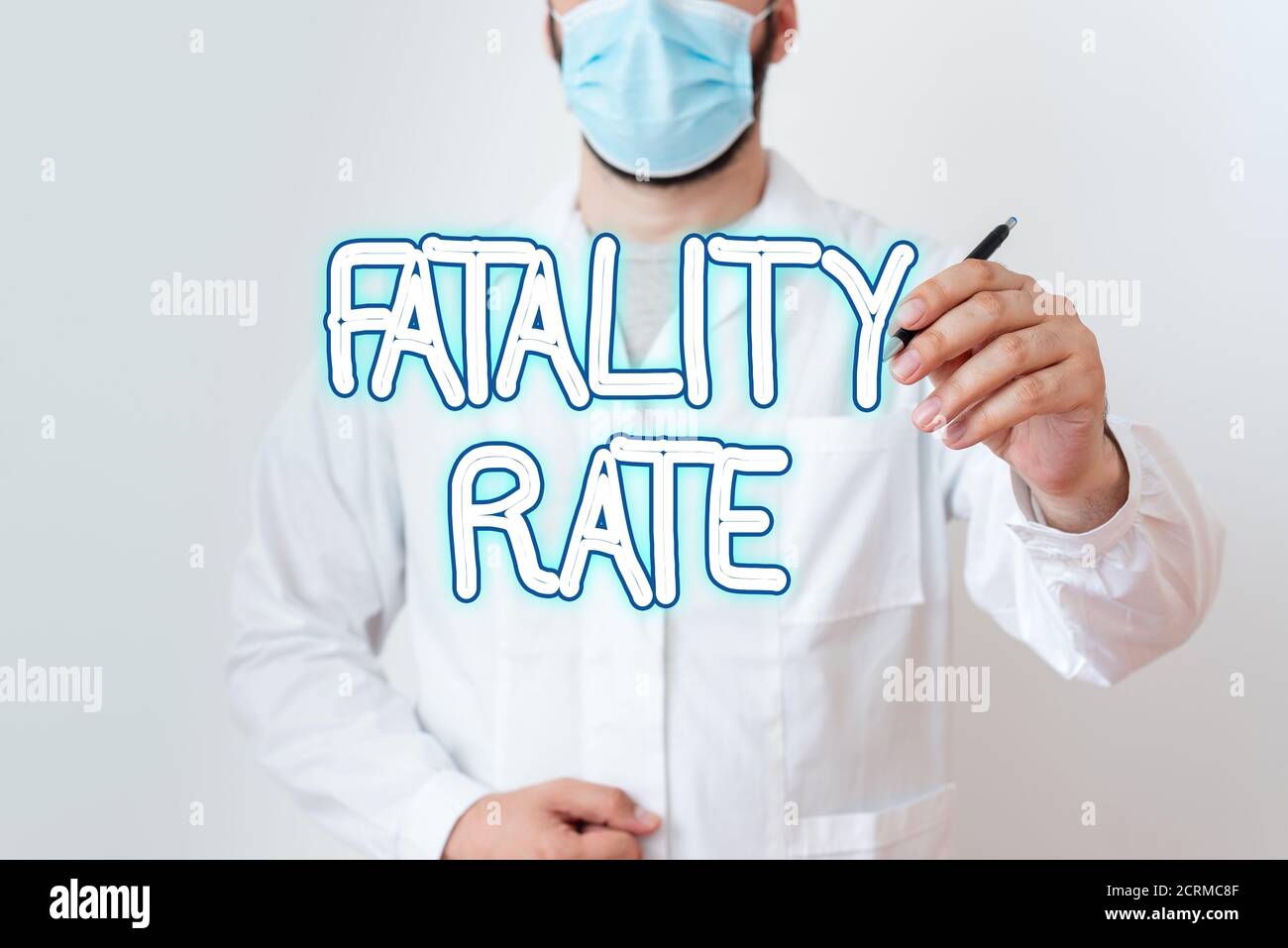 Nota di scrittura che mostra il tasso di Fatalità. Concetto di business per il numero calcolato di decessi in un intervallo specifico di periodo tecnico di laboratorio con S Foto Stock