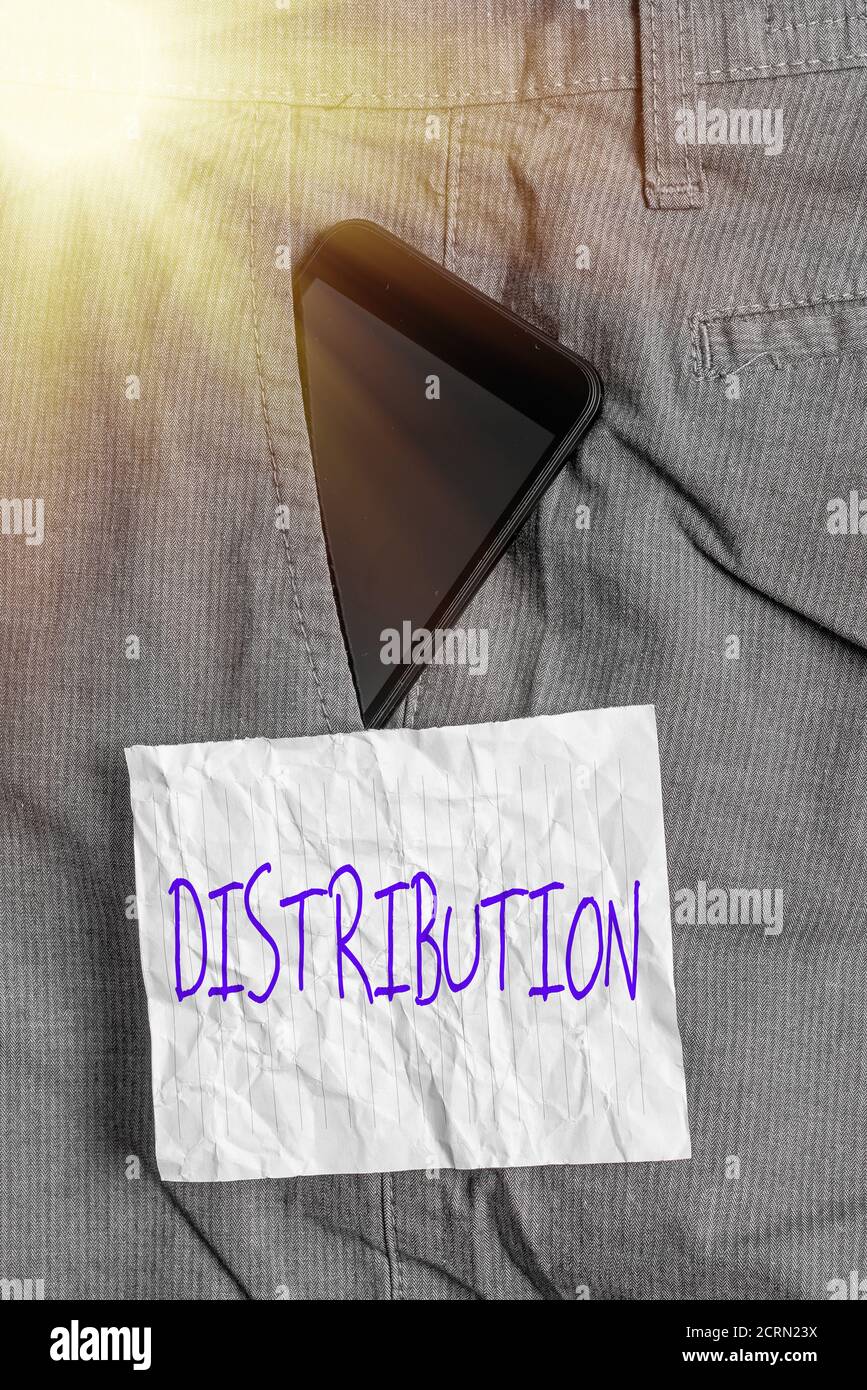 Segno di testo che mostra distribuzione. Posizione, disposizione o frequenza del testo delle foto aziendali su un dispositivo smartphone di zona all'interno di un'organizzazione formale Foto Stock