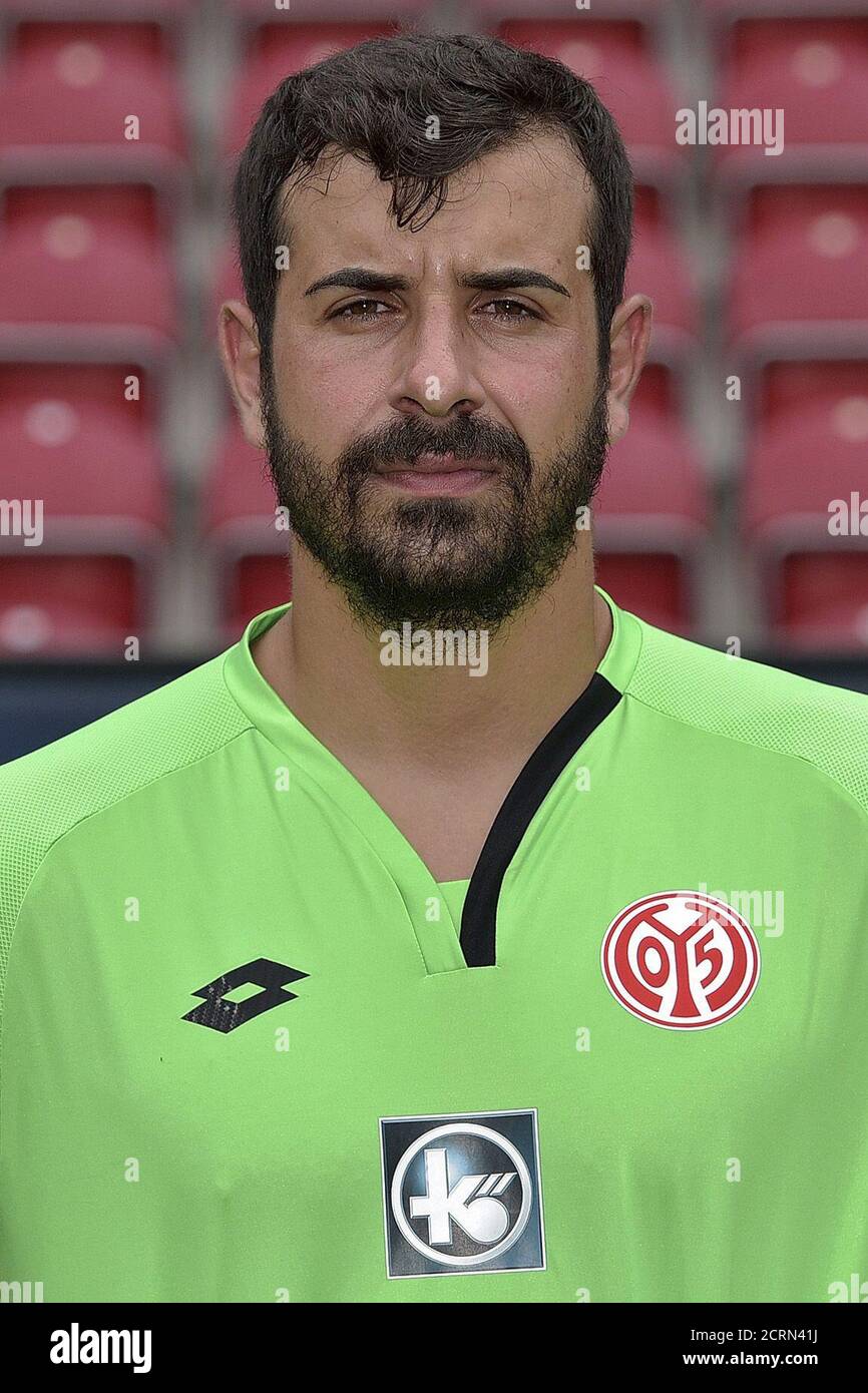 Calcio - FSV MAINZ 05 - Bundesliga tedesca - Opel Arena - Mainz, Germania -  25/07/16. Il portiere di FSV Mainz Gianluca Curci. REUTERS/Ralph Orlowski  Foto stock - Alamy