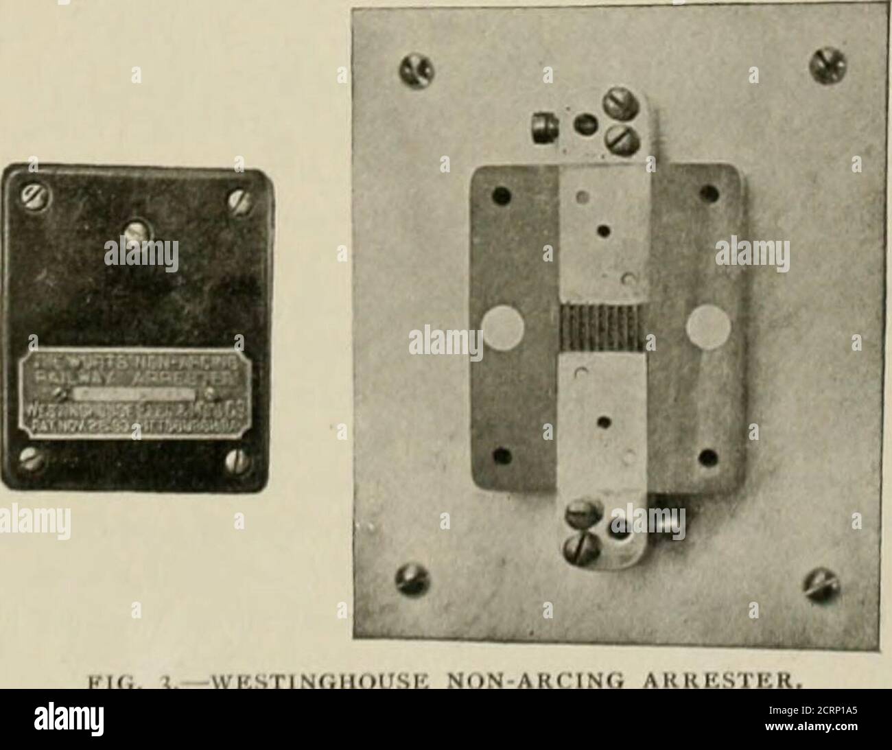 . La revisione della ferrovia di strada. Ve amperes per passare il traferro e la bobina del blow outmagnet rompe istantaneamente l'arco. Per eliminare la resistenza nell'avvolgimento del magnete, esso è collegato in parallelo ad una parte della resistenza non induttiva. Come mostrato in Fig. 2 una bobina di reattanza è posta nel circuito tra il dispositivo di arresto e l'apparecchio da proteggere. La reattazionedella bobina rafforza l'isolamento della macchina, e dellelo scarico passa attraverso il traferro e verso terra, delpercorso di minore resistenza. Un altro tipo è il dispositivo di arresto non-arco realizzato da theVVestinghouse Electric Comp Foto Stock