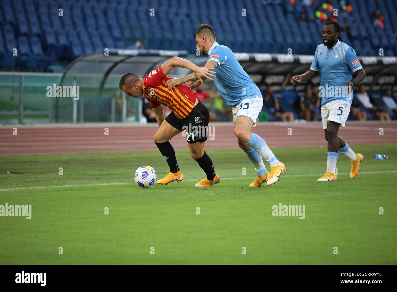 Roma, Italia. 19 Settembre 2020. Allo Stadio Olimpico di Roma, nessun obiettivo nell’amichevole incontro tra Lazio e Benevento. In questa foto Gabriele Moncini e Francesco Acerbi (Foto di Paolo Pizzi/Pacific Press) Credit: Pacific Press Media Production Corp./Alamy Live News Foto Stock