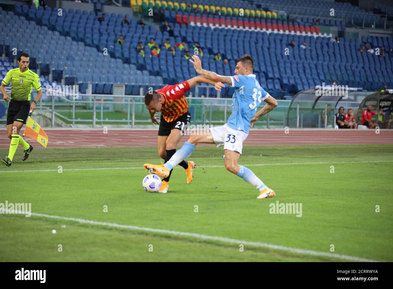 Roma, Italia. 19 Settembre 2020. Allo Stadio Olimpico di Roma, nessun obiettivo nell’amichevole incontro tra Lazio e Benevento. In questa foto Francesco Acerbi e Gabriele Moncini (Foto di Paolo Pizzi/Pacific Press) Credit: Pacific Press Media Production Corp./Alamy Live News Foto Stock