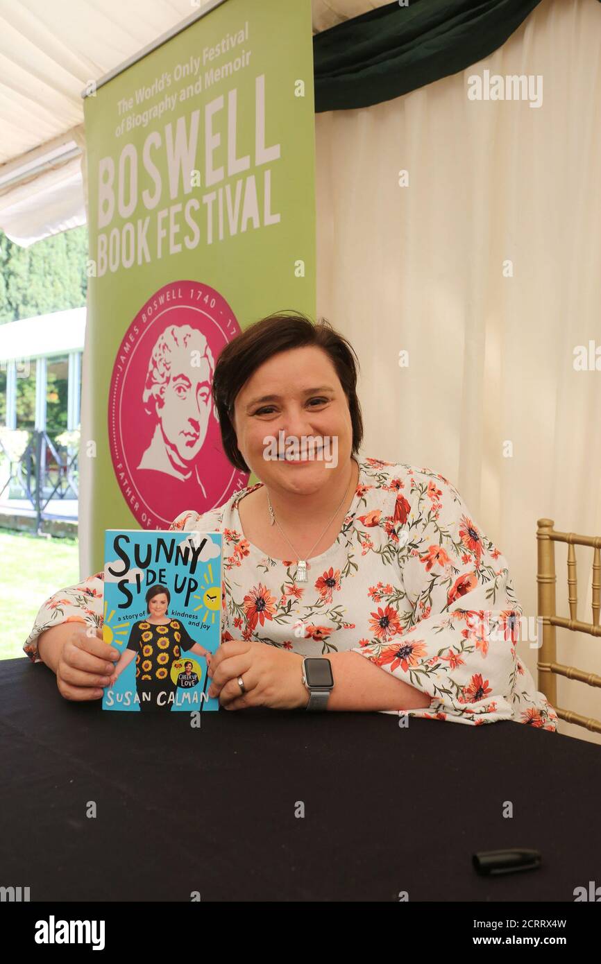 Boswell Book Festival, Dumfries House, Cumnock Ayrshire, Scozia, Regno Unito 12 maggio 2019. Scottish Author & Broadcaster Susan Calman parla del suo libro Sunny Side Up l'annuale Boswell Book Festival è unico in quanto è l'unico Book Festival che si occupa in modo eccellente di memorie e biografie. Foto Stock