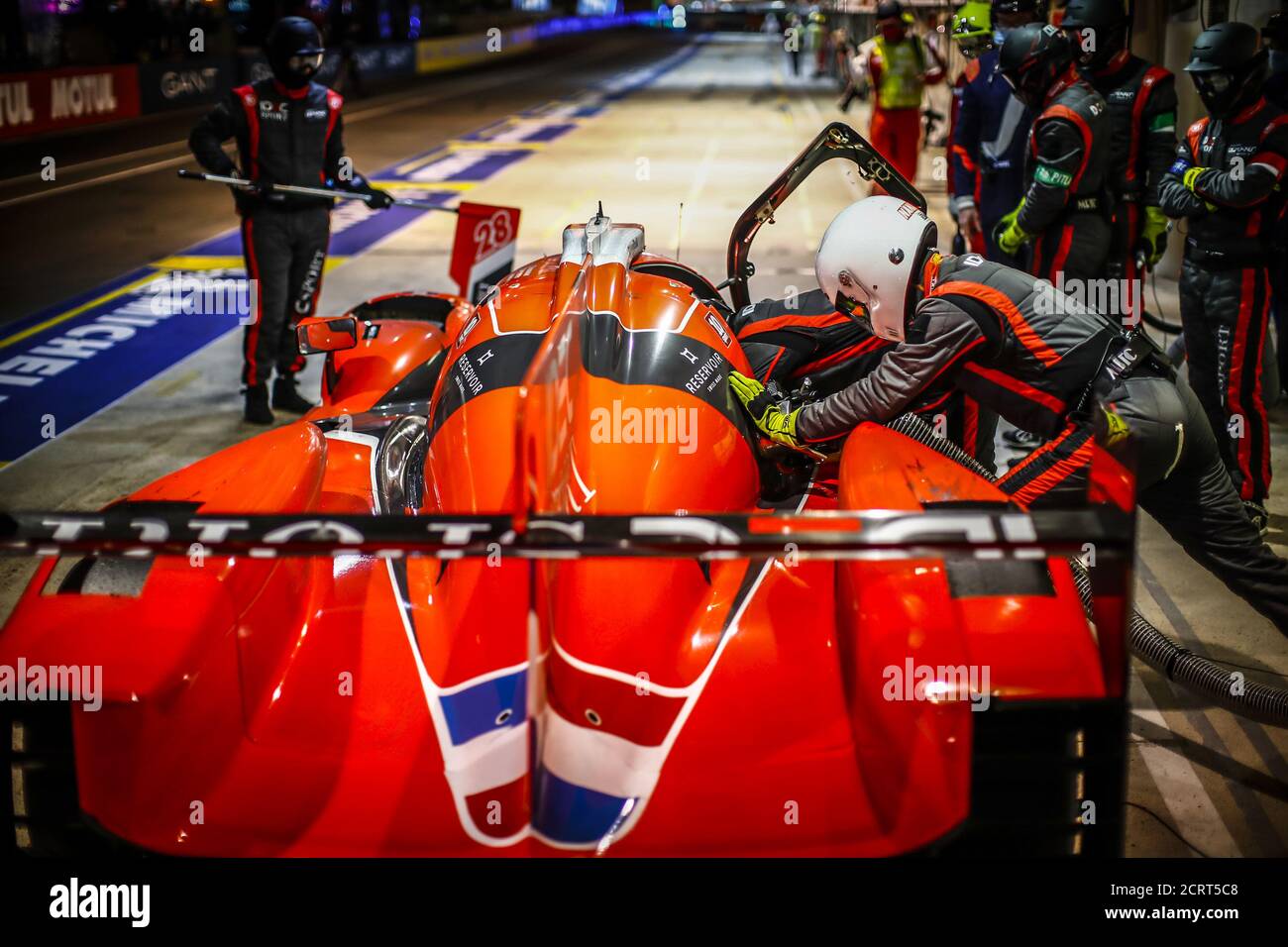 Le Mans, Francia. 20 Settembre 2020. 28 Bradley Richard (gbr), Chatin Paul-Loup (fra), Lafargue Paul (fra), IDEC Sport, Oreca 07-Gibson, azione, pit stop durante la 2020 24 ore di le Mans, 7° appuntamento del Campionato Mondiale FIA Endurance 2019-20 sul circuito des 24 Heures du Mans, dal 16 al 20 settembre, 2020 a le Mans, Francia - Photo Xavi Bonilla / DPPI Credit: LM/DPPI/Xavi Bonilla/Alamy Live News Foto Stock
