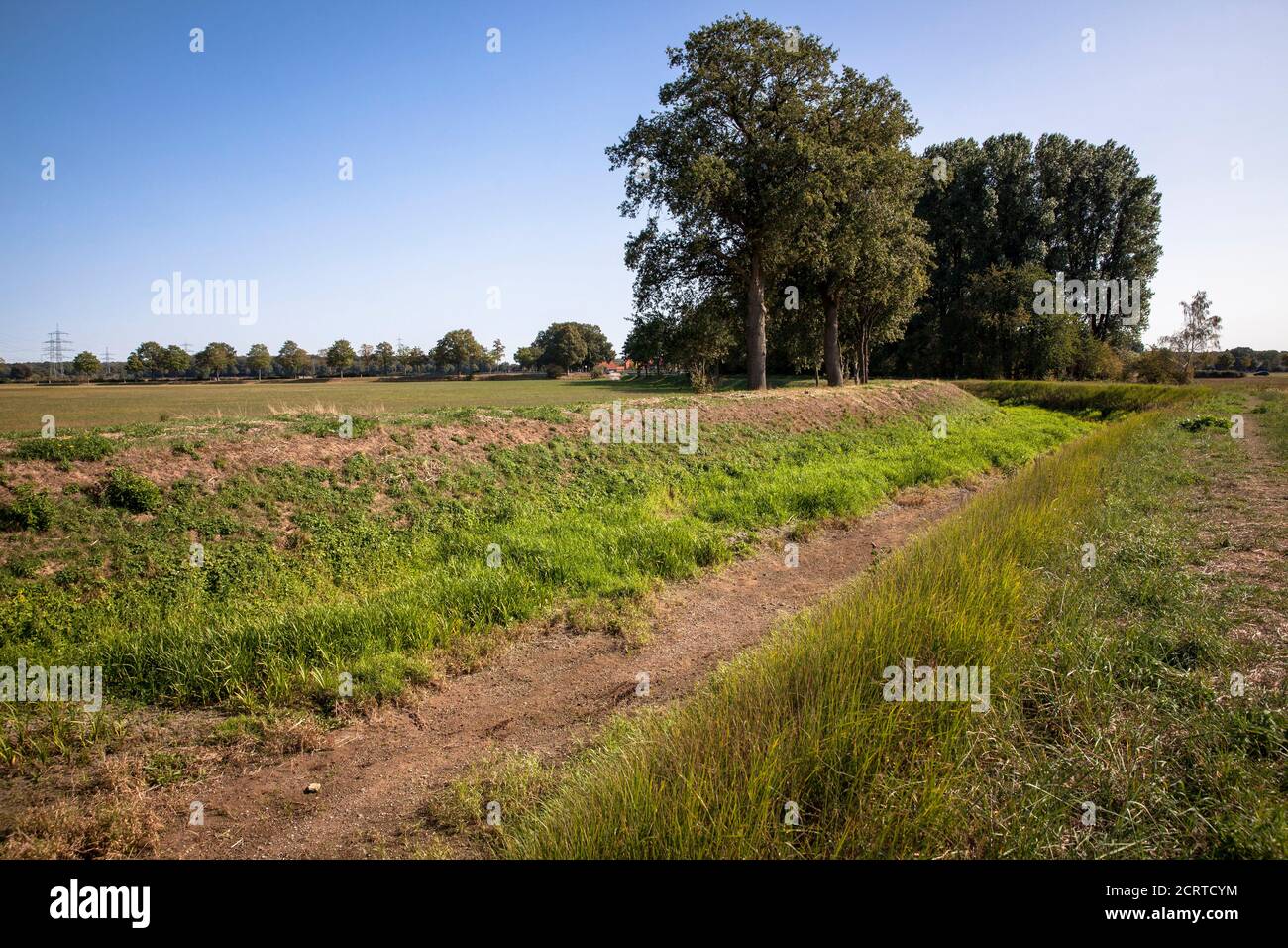 Il fiume secco caduto Issel vicino Wesel il 19 settembre. 2020, Renania Settentrionale-Vestfalia, Germania. Der trocken gefallene Fluss Issel bei Wesel am 19.09. Foto Stock