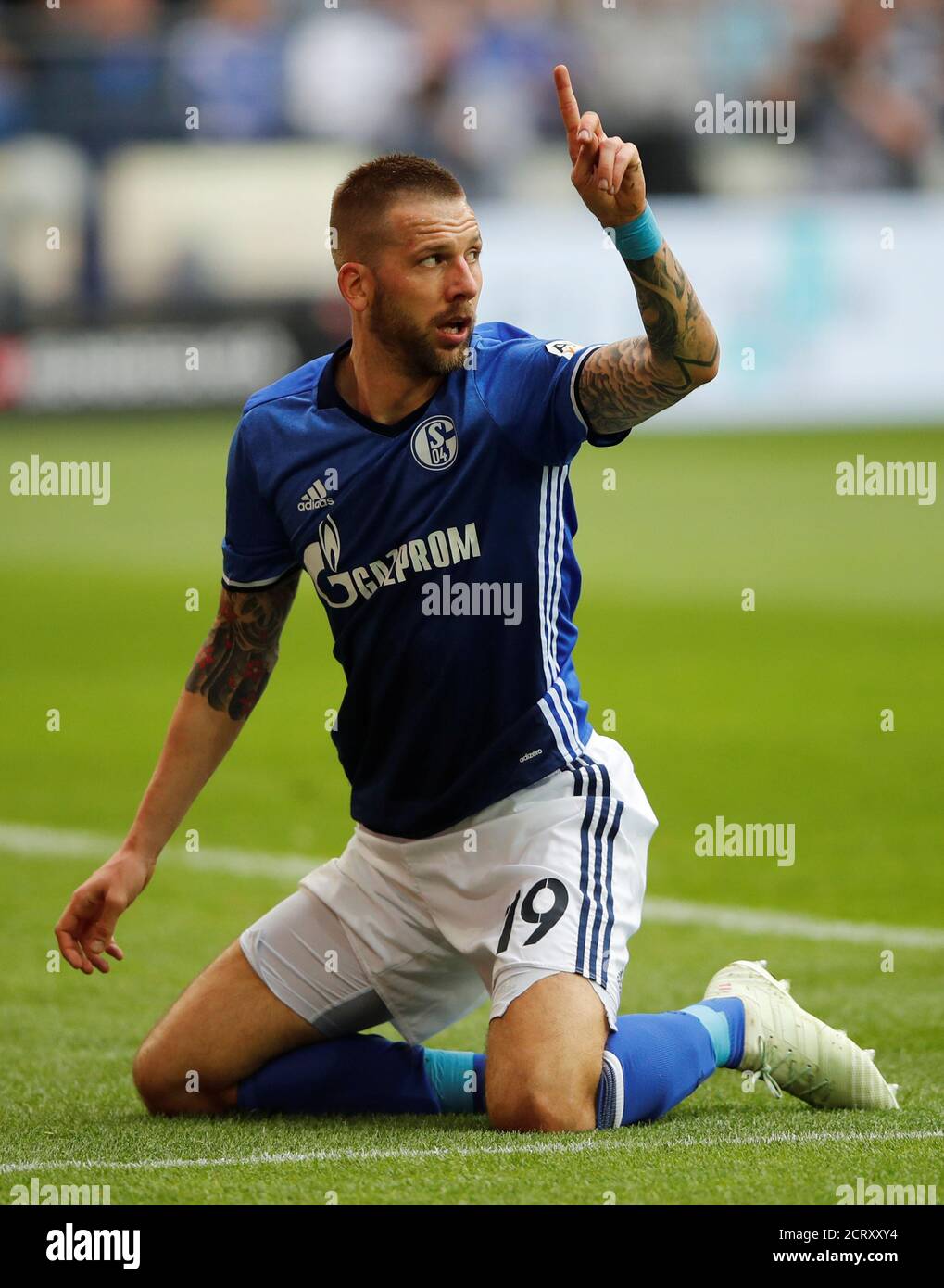 Calcio Calcio - Bundesliga - Schalke 04 vs Borussia Dortmund - Veltins-Arena, Gelsenkirchen, Germania - 15 aprile 2018 Guido Burgstaller di Schalke REUTERS/WOLFGANG RATTAY DFL REGOLA PER LIMITARE L'UTILIZZO ONLINE DURANTE IL TEMPO DI PARTITA A 15 IMMAGINI PER GIOCO. LE SEQUENZE DI IMMAGINI PER SIMULARE IL VIDEO NON SONO CONSENTITE IN NESSUN MOMENTO. PER ULTERIORI DOMANDE, CONTATTARE DFL DIRETTAMENTE AL NUMERO + 49 69 650050 Foto Stock