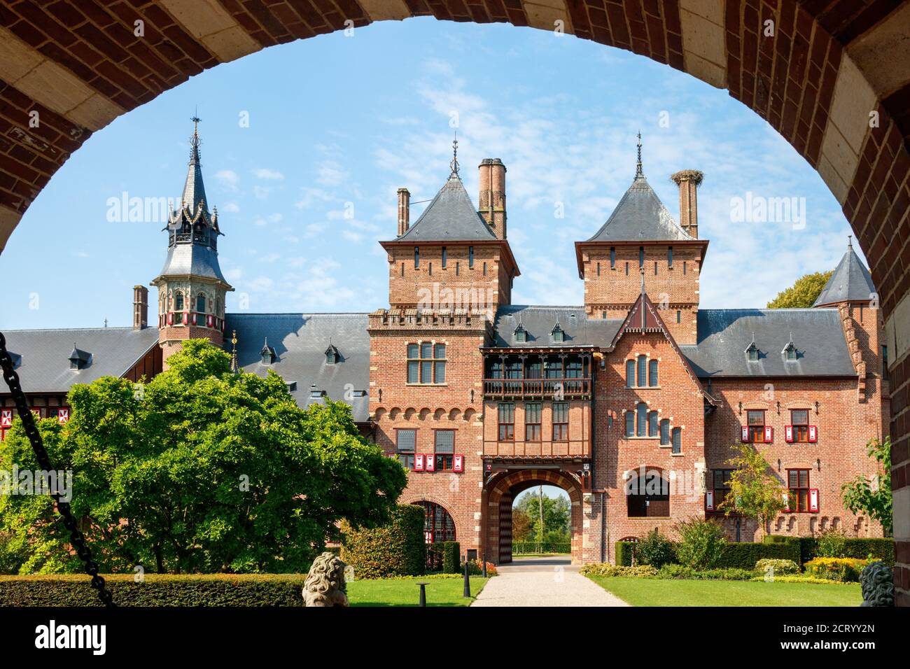 Haarzuilens. Porta costruzione (Chatelet) del castello il Haar in una giornata di sole. Utrecht, Paesi Bassi. Foto Stock