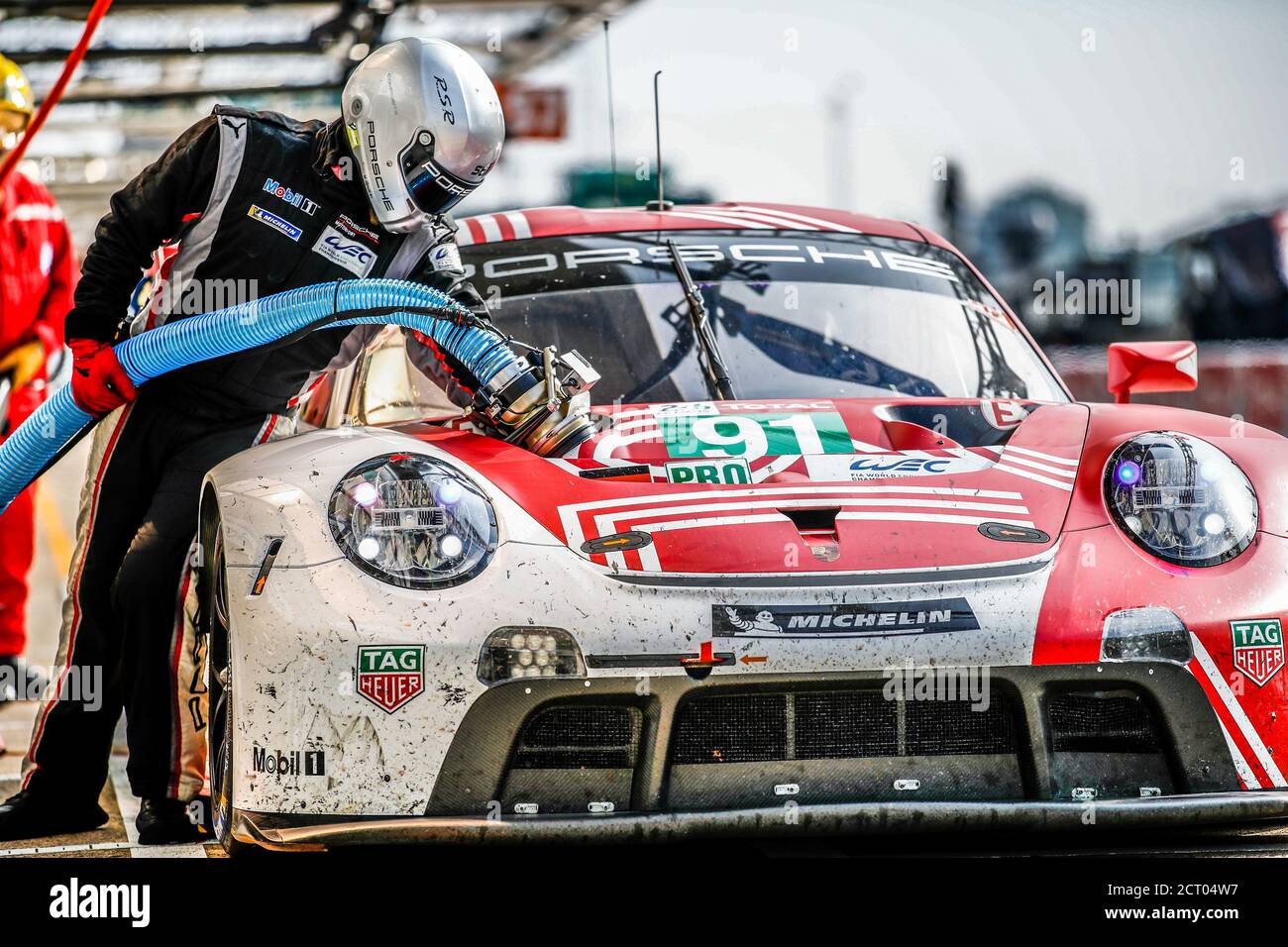 91 Bruni Gianmaria (ita), Lietz Richard (aut), Makowiecki Fr.d.ric (fra), Porsche GT Team, Porsche 911 RSR-19, sosta ai box durante la 2020 24 ore di le Foto Stock