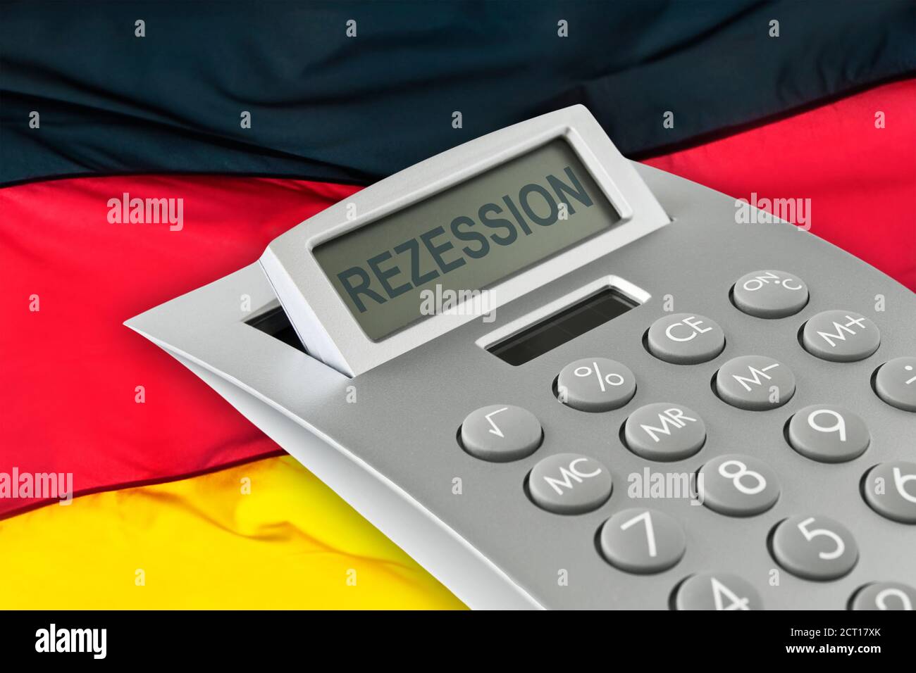 Calcolatore finanziario e Rezession Bandiera tedesca 2021 Foto Stock