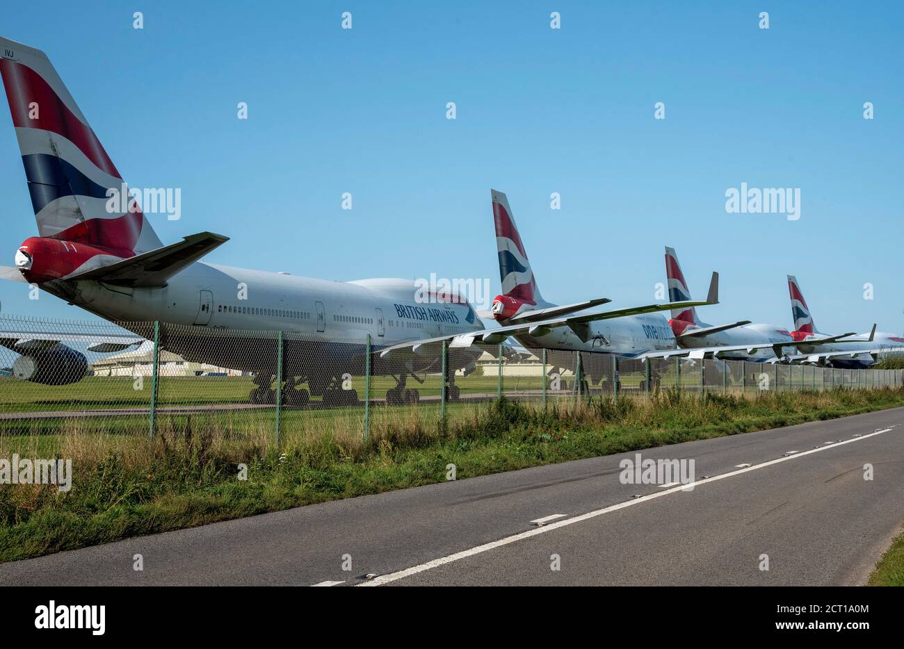 Kemble, Gloucestershire, Inghilterra, Regno Unito. 2020. British Airways 747 si allinea per il disassemblaggio all'aeroporto di Cotswold a causa dell'epidemia di Covid. Foto Stock