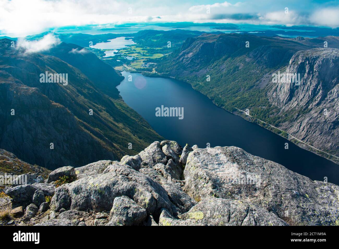 Sentiero escursionistico Reinaknuten a Stavanger in Norvegia in una giornata intensa Foto Stock