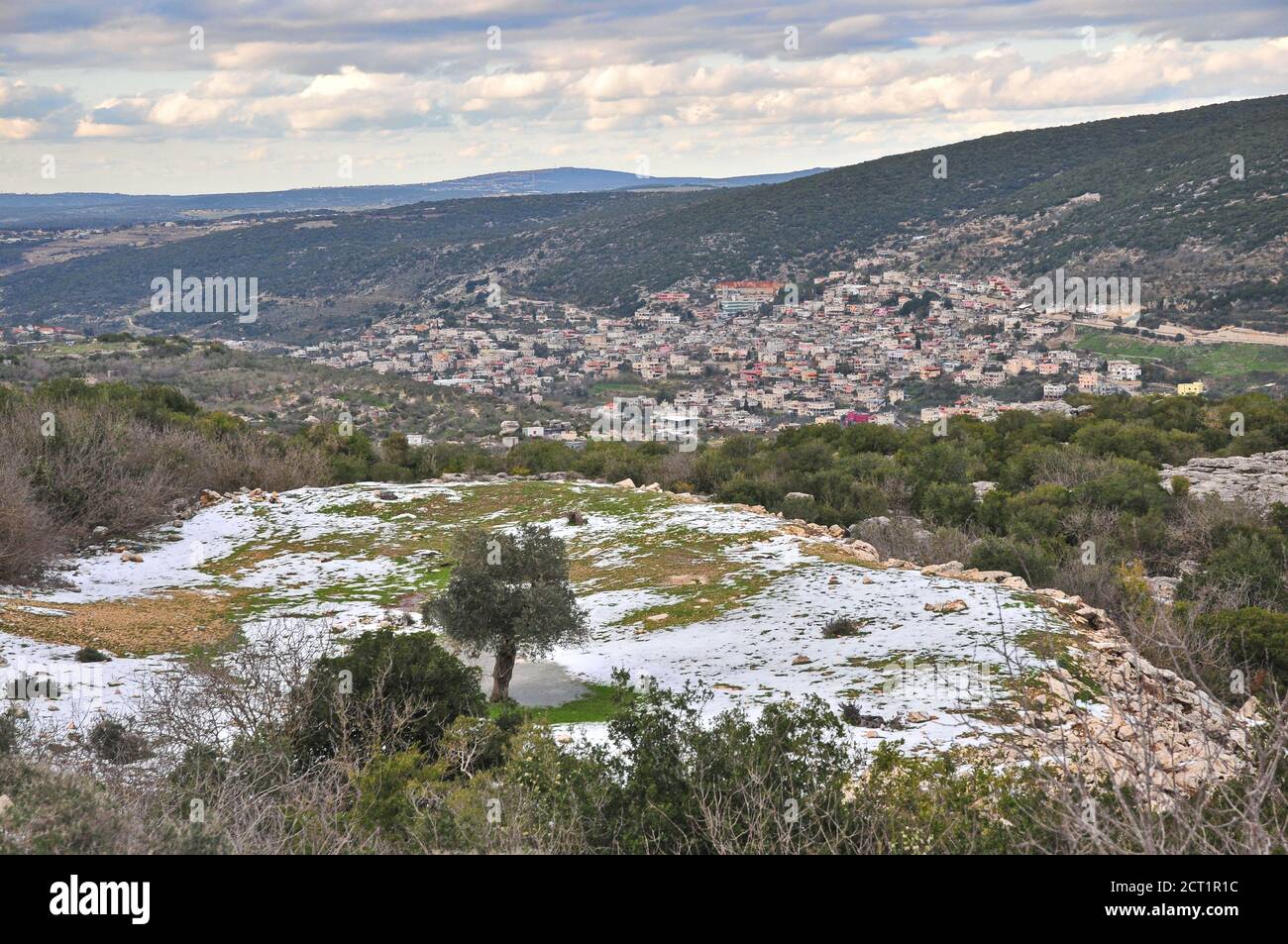 Peki'in Druze villaggio nel nord di Israele con neve durante l'inverno Foto Stock