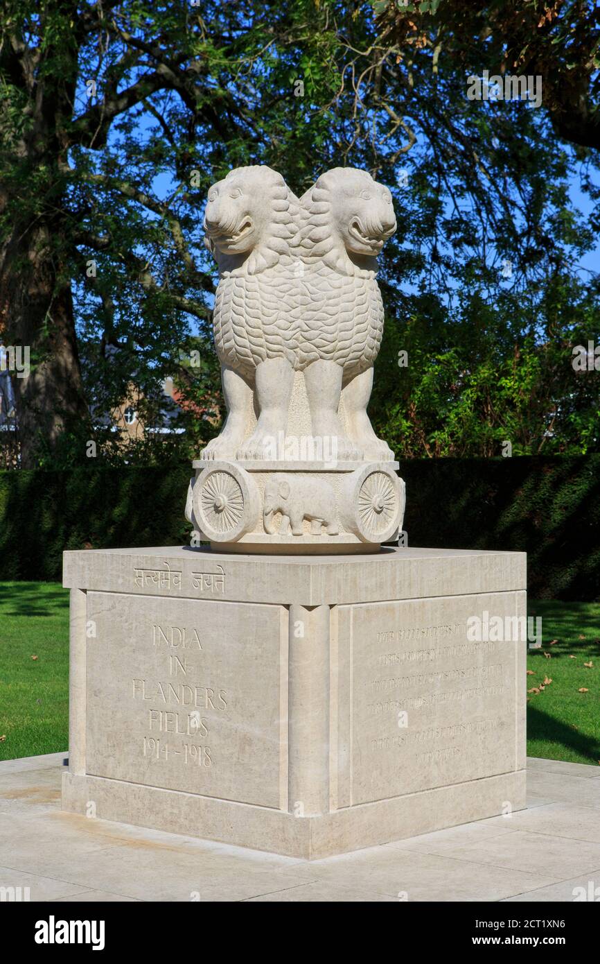 Primo piano dei tre leoni (emblema di Stato dell'India) al memoriale delle forze indiane che combattevano durante la prima guerra mondiale a Ypres, Belgio Foto Stock