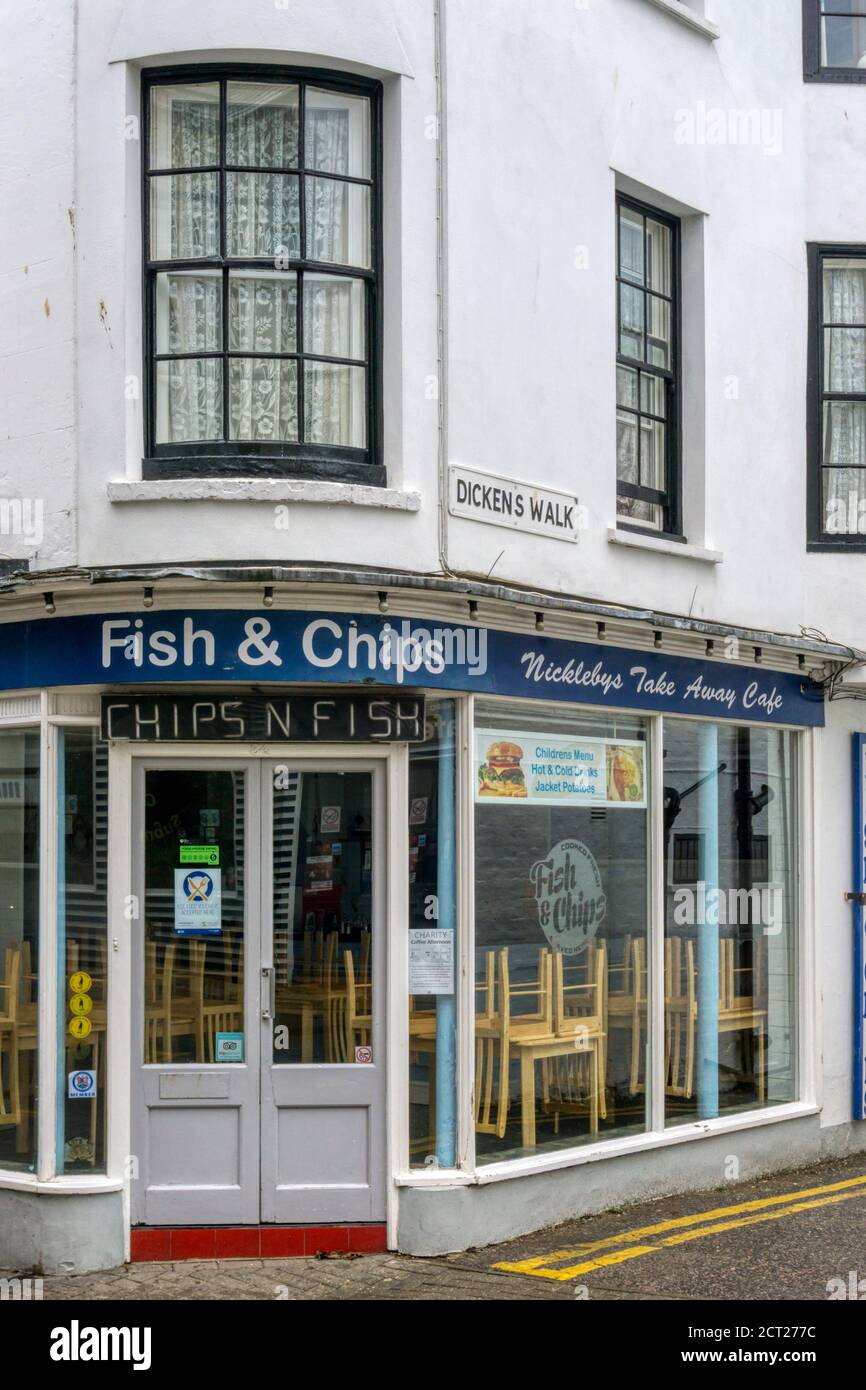 Negozio chiuso di pesce e patatine, il Nickleby's Take Away Cafe, a Dickens Walk, Broadstairs. Foto Stock