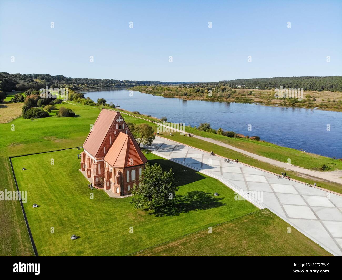 Veduta aerea della vecchia chiesa di st. Giovanni battista a Zapyskis, distretto di Kaunas, Lituania Foto Stock