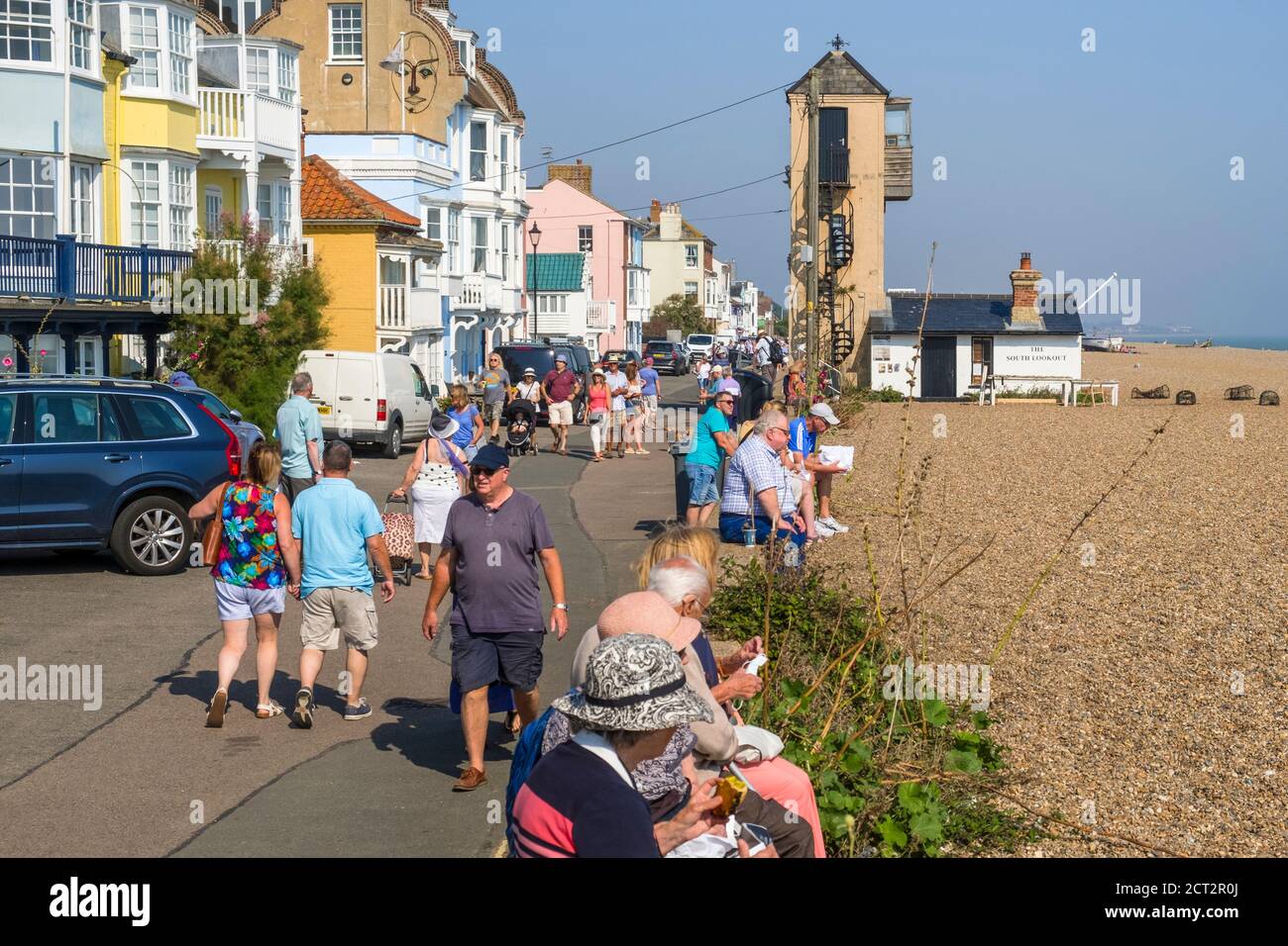 Il lungomare e South Lookout ad Aldeburgh, Suffolk, Inghilterra, Regno Unito. Foto Stock