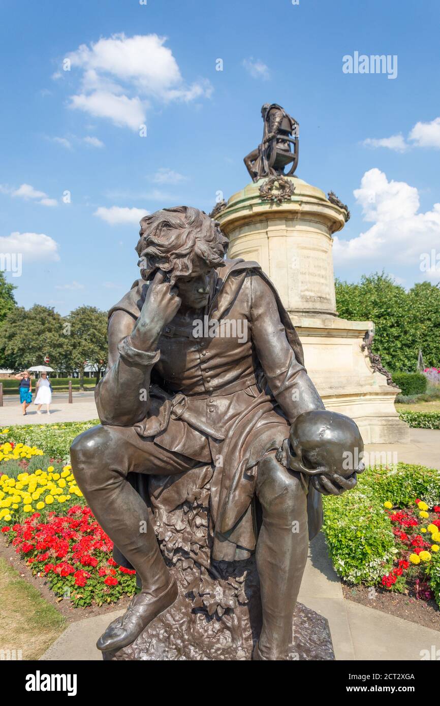 Statua di William Shakespeare's Hamlet, Gower Memorial, Bancroft Gardens, Stratford-upon-Avon, Warwickshire, Inghilterra, Regno Unito Foto Stock