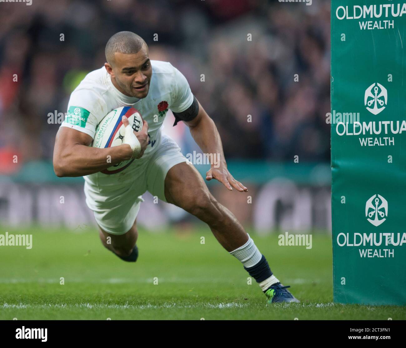 JONATHAN JOSEPH SEGNA UNA PROVA TRA I POSTI PER L'INGHILTERRA Inghilterra / Australia Old Mutual Wealth Series International Twickenham Stadium Copyrig Foto Stock