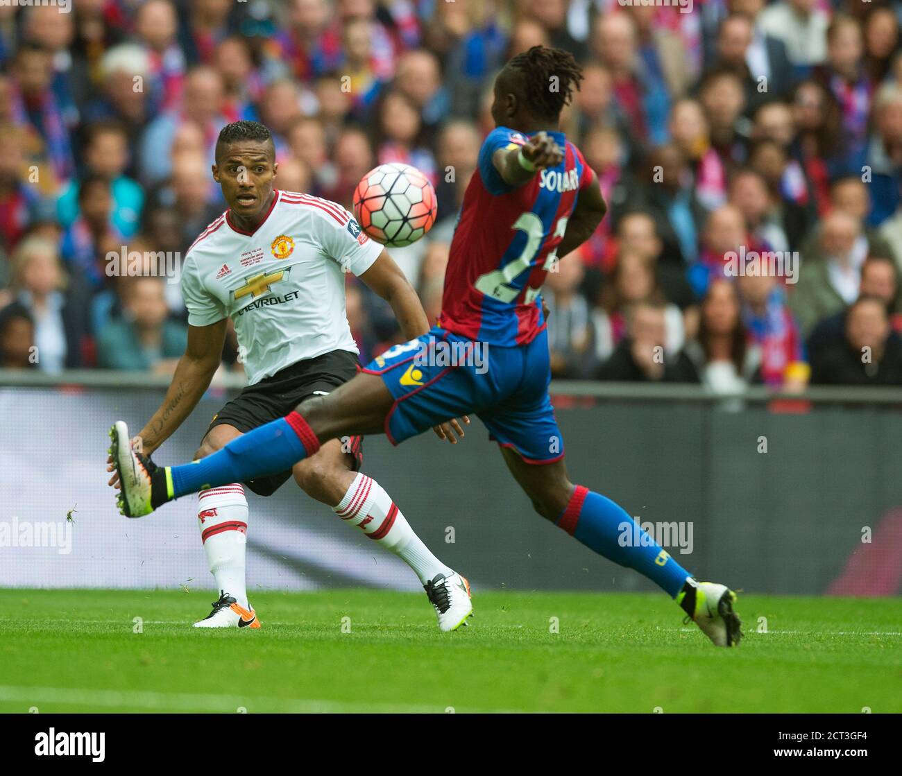 ANTONIO VALENCIA Crystal Palace / Manchester United fa Cup Final. Foto del Copyright : © Mark Pain / Alamy Foto Stock